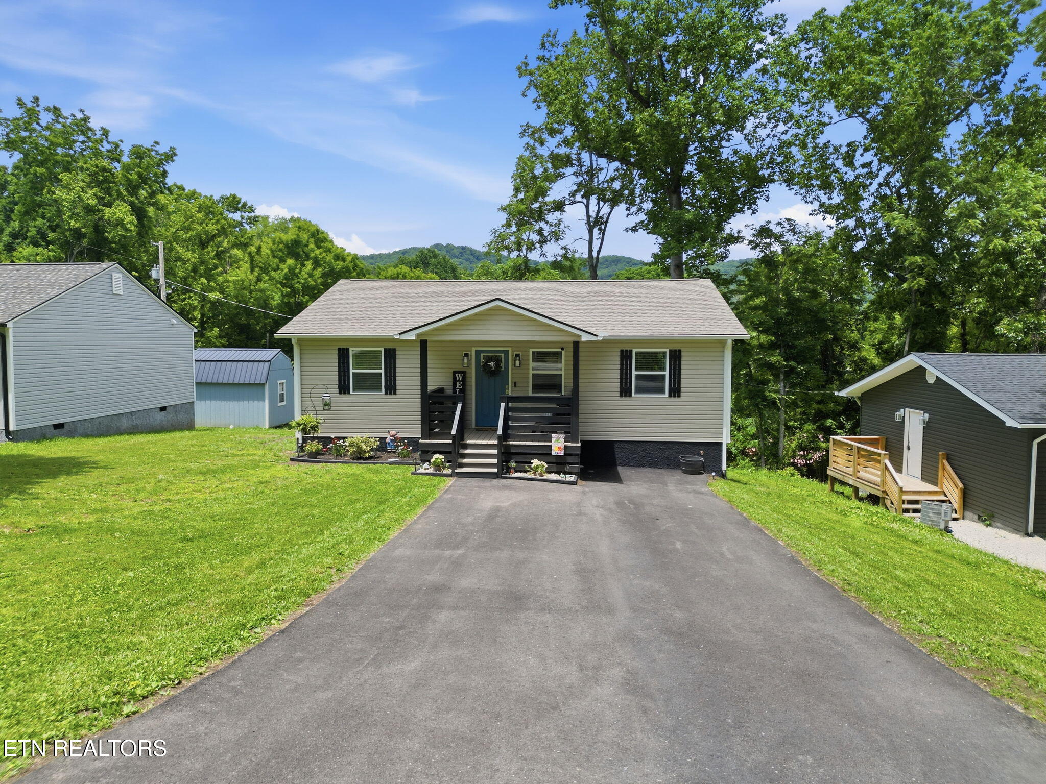412 W Hemlock Street Lafollette TN 37766