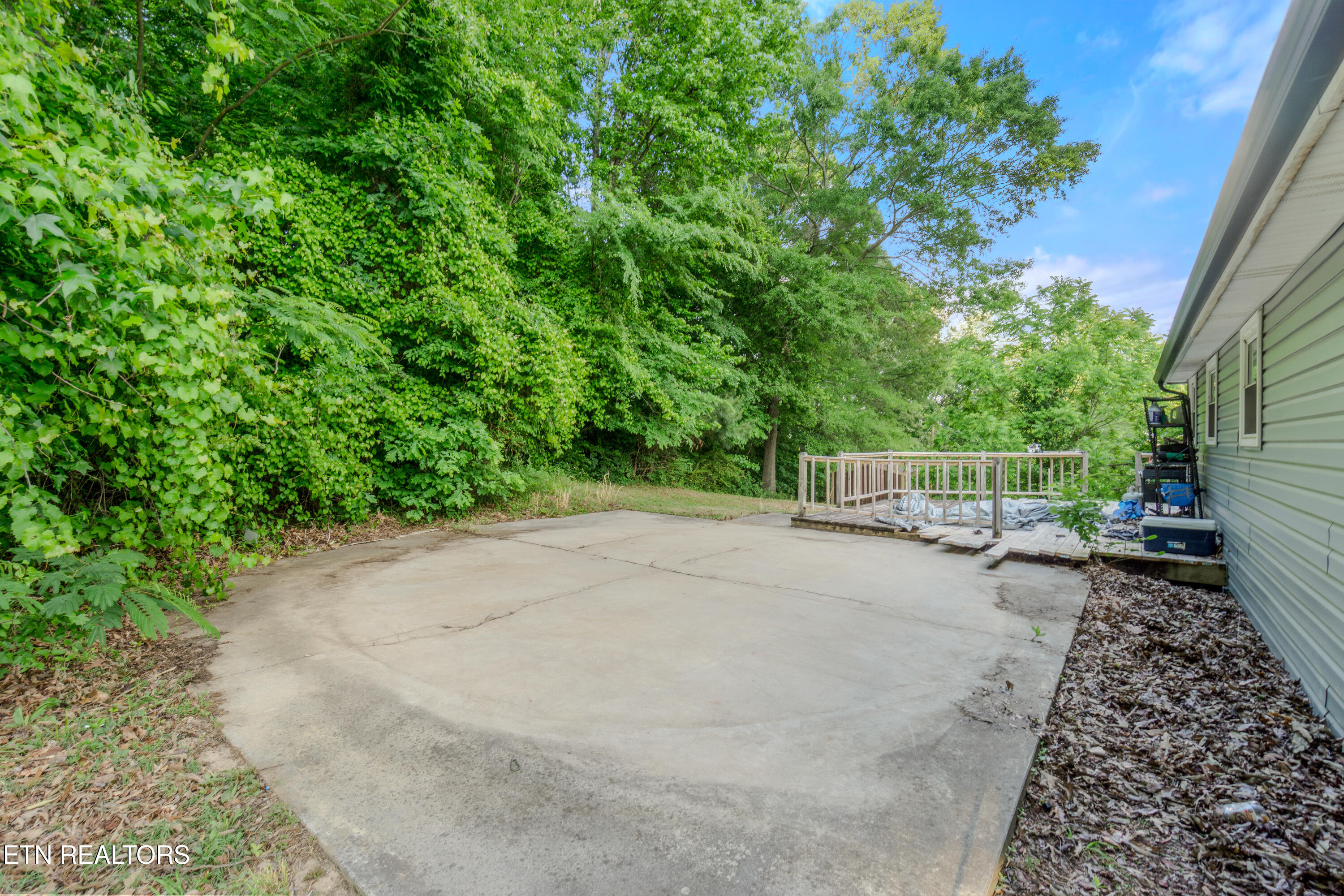 1224 Mountain View Circle Etowah TN 37331