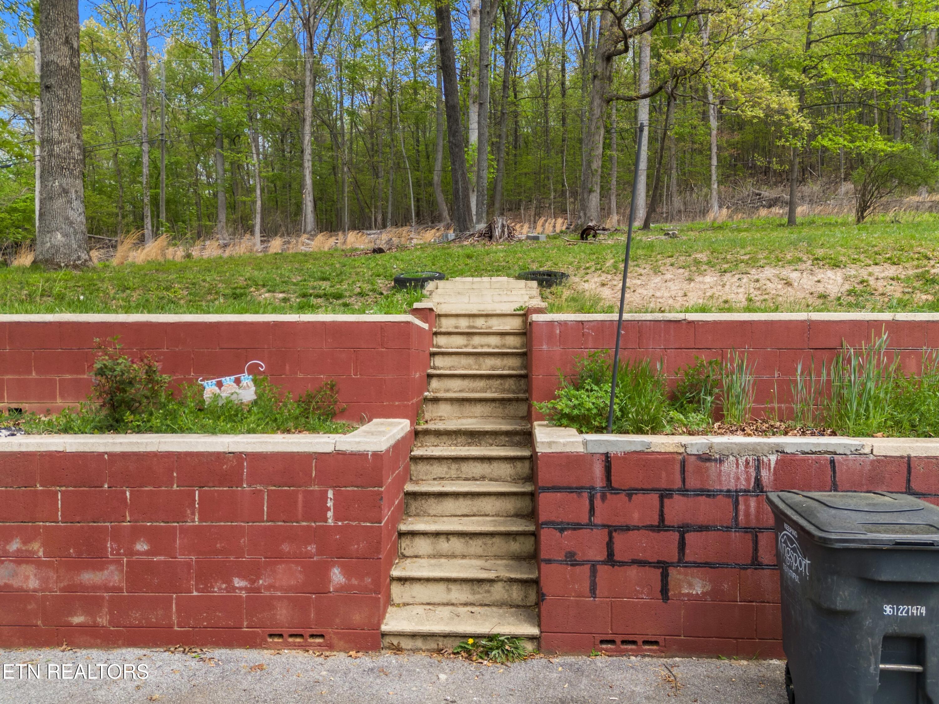 325 Mullins Street Kingsport TN 37665