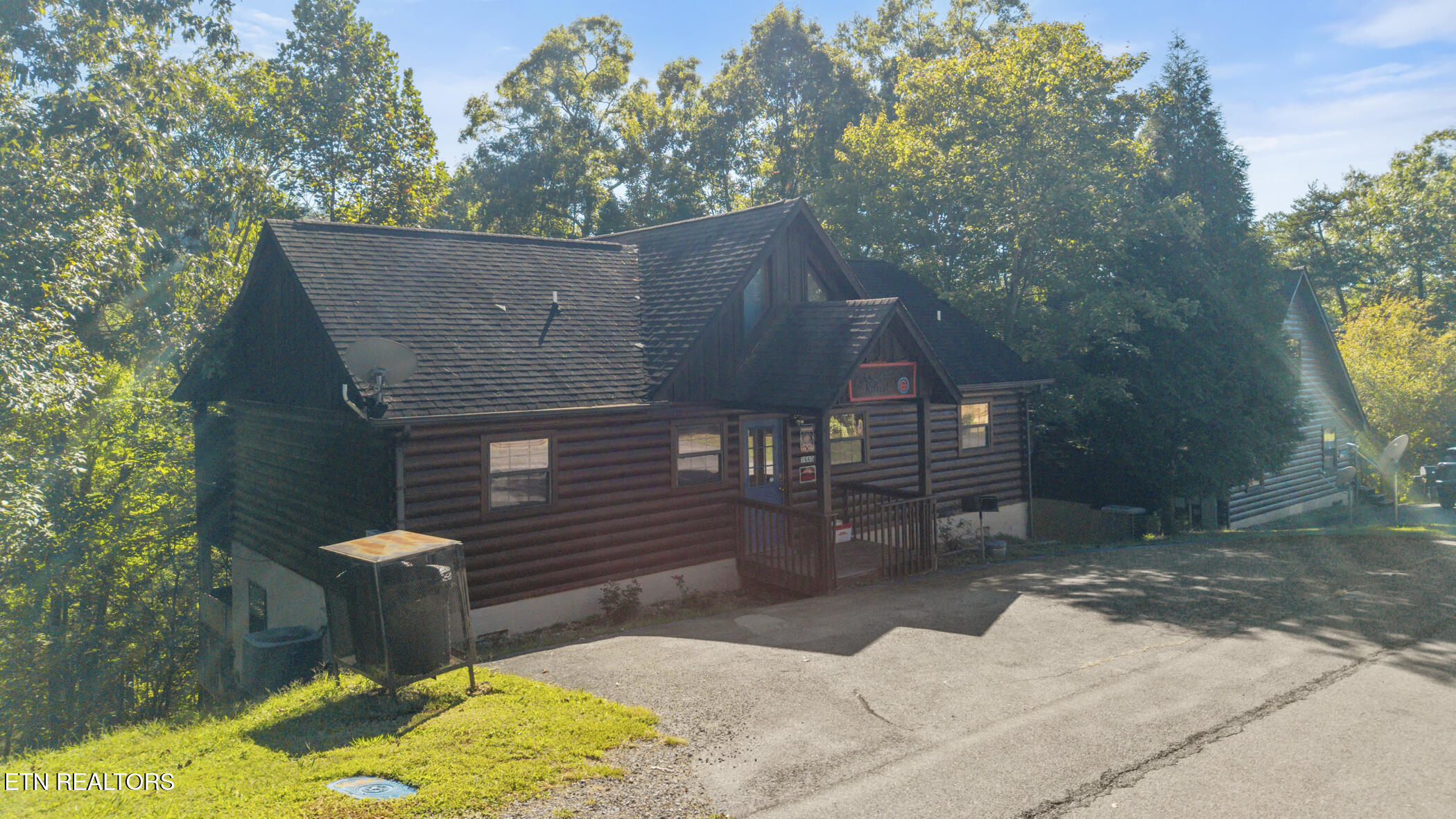 1660 Raccoon Den Way Sevierville TN 37862