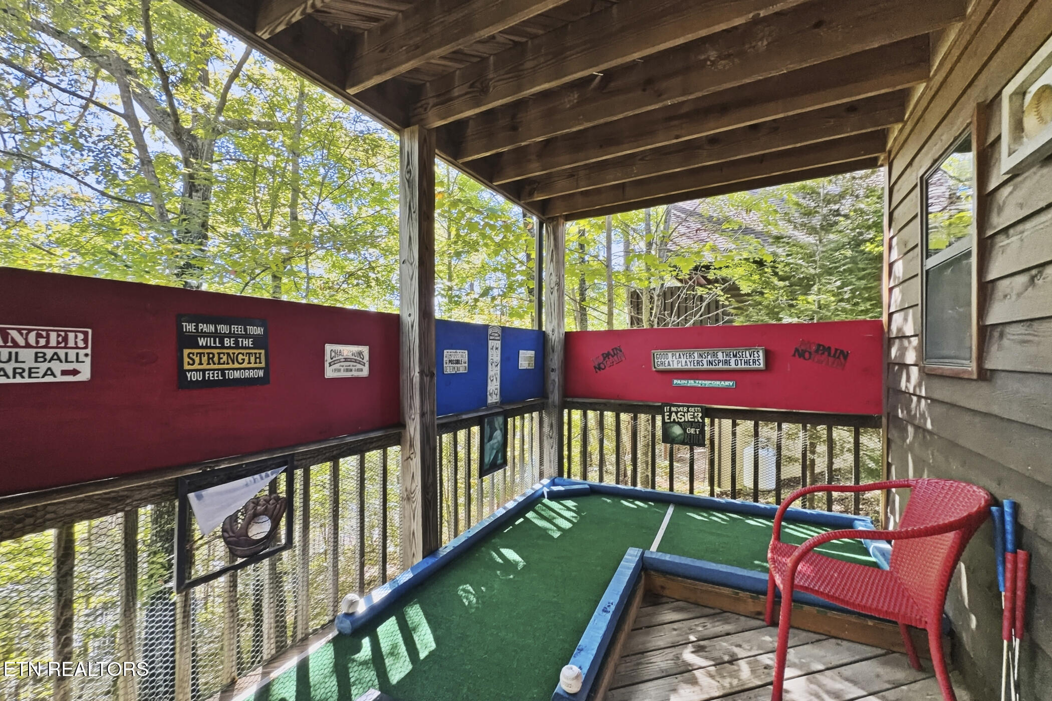 1660 Raccoon Den Way Sevierville TN 37862