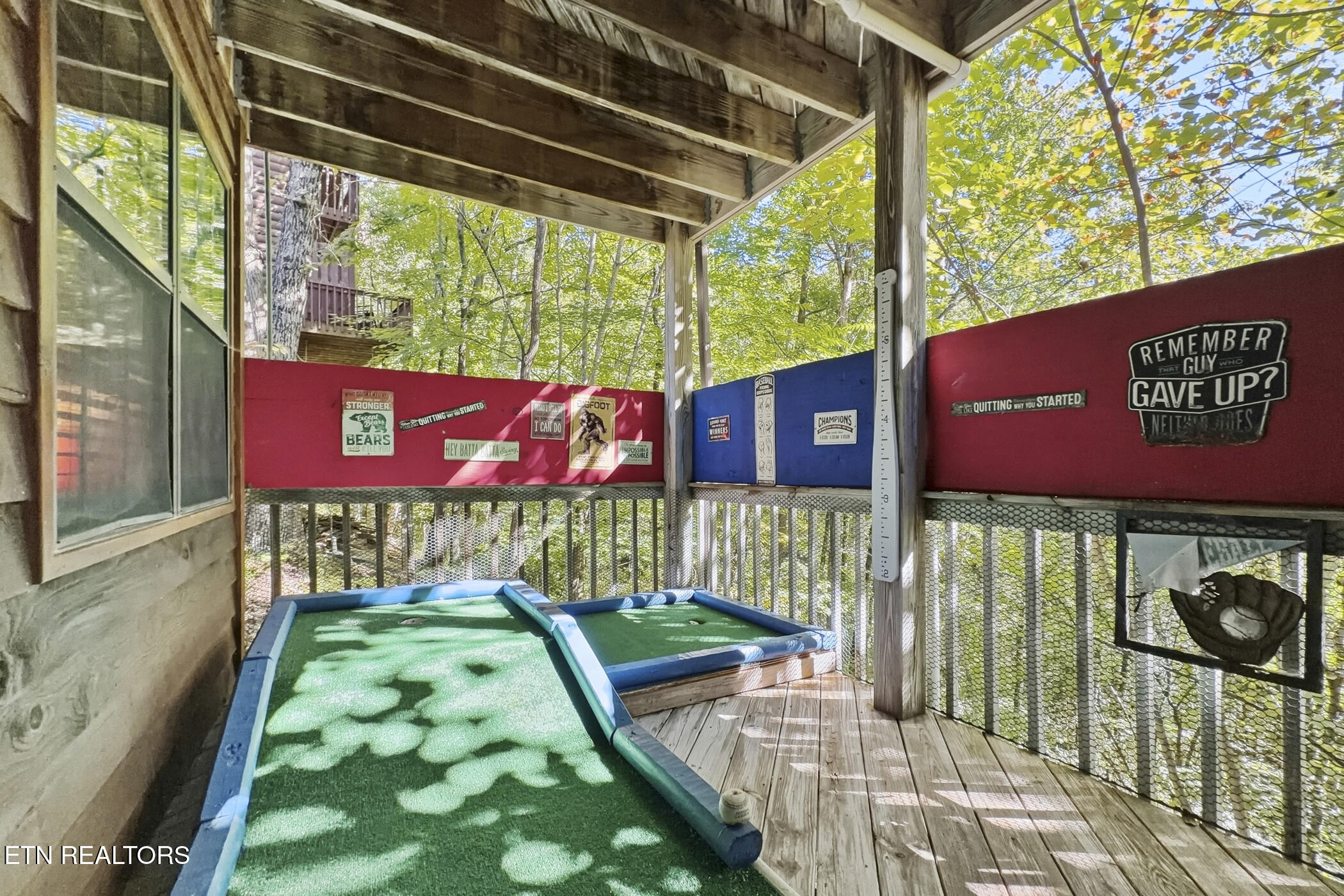 1660 Raccoon Den Way Sevierville TN 37862