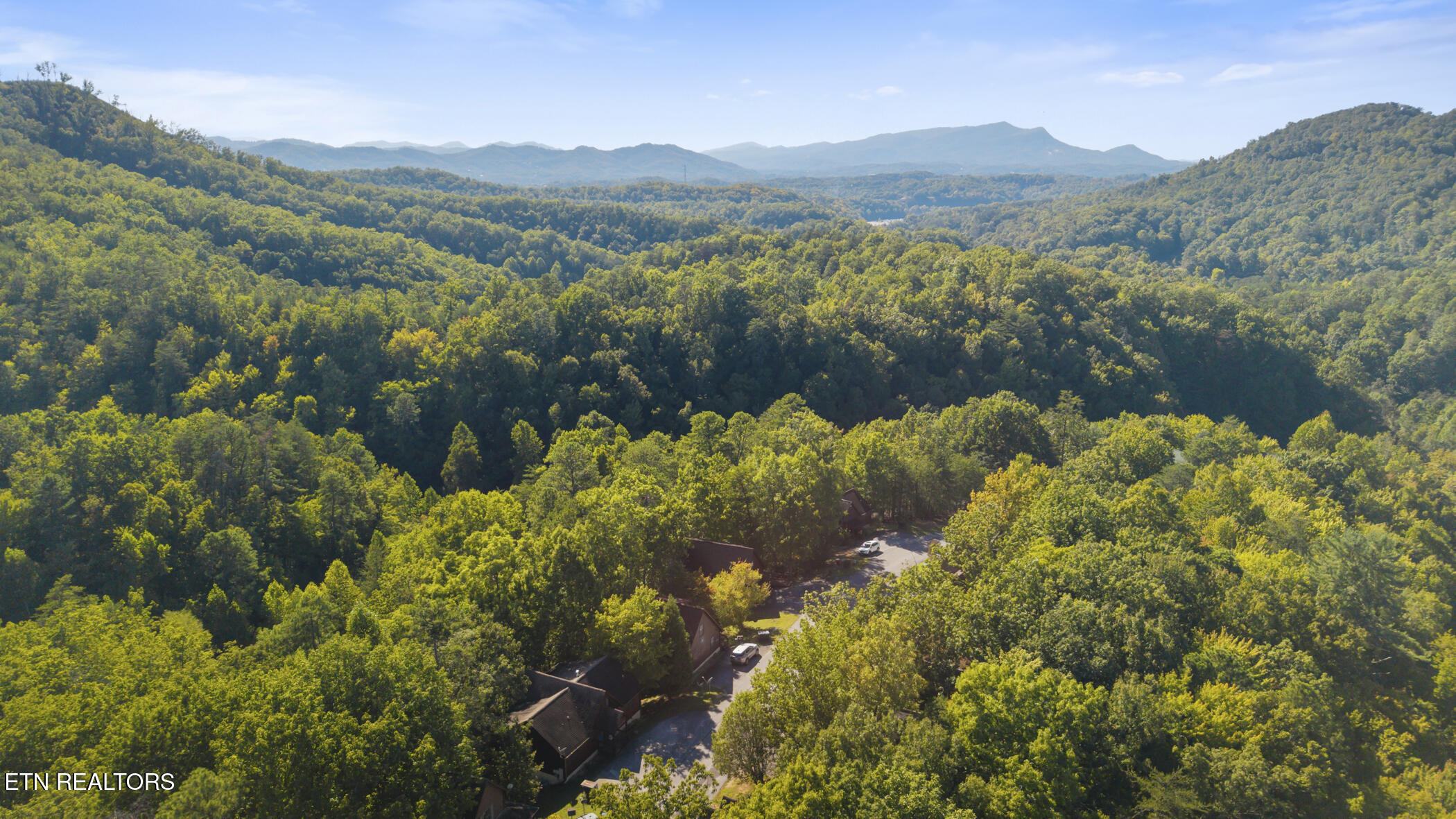 1660 Raccoon Den Way Sevierville TN 37862