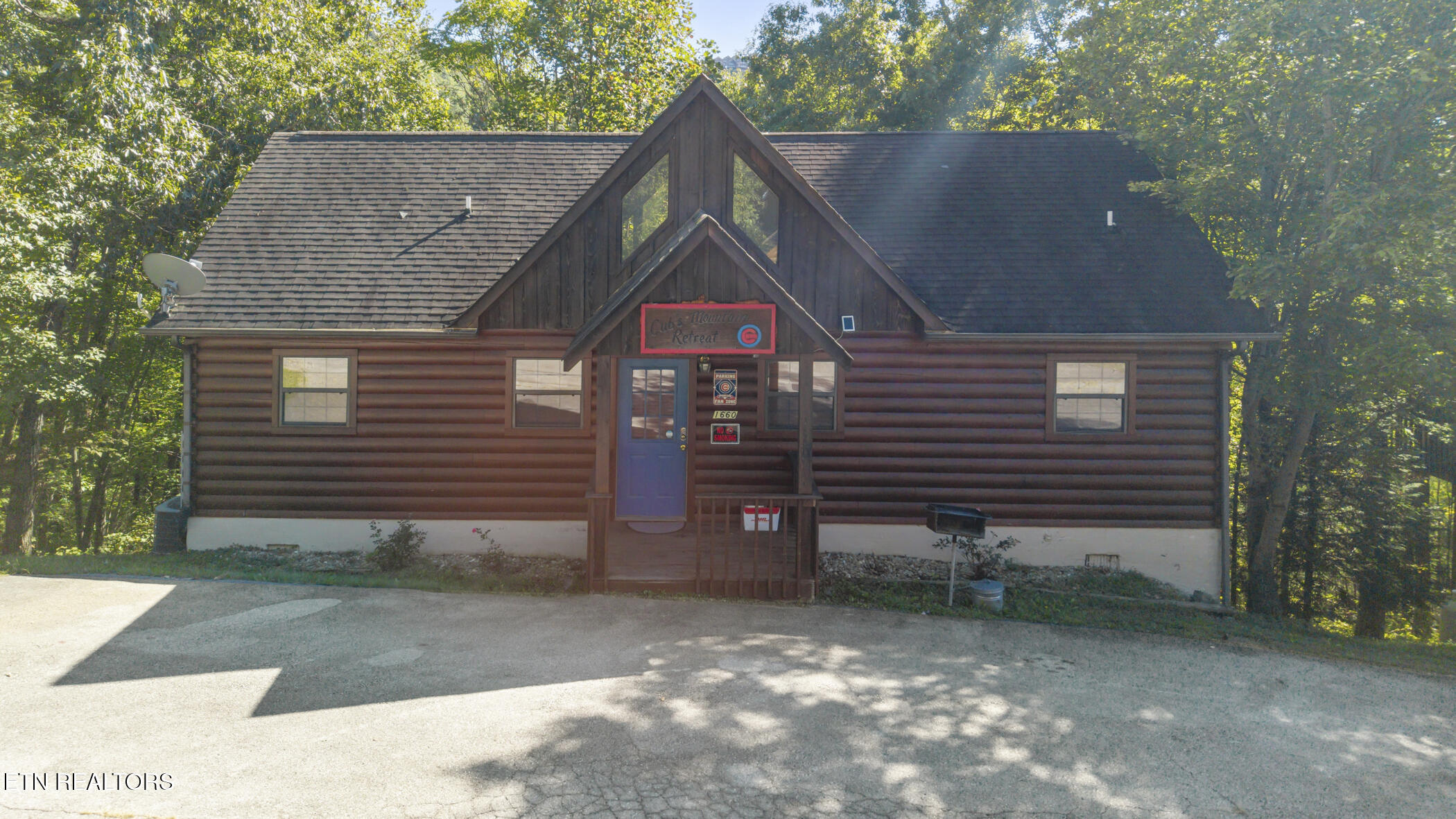 1660 Raccoon Den Way Sevierville TN 37862