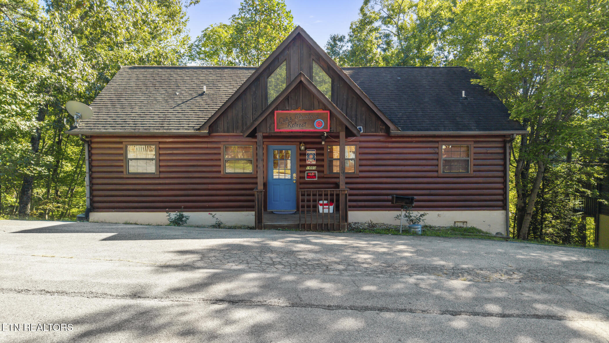 1660 Raccoon Den Way Sevierville TN 37862