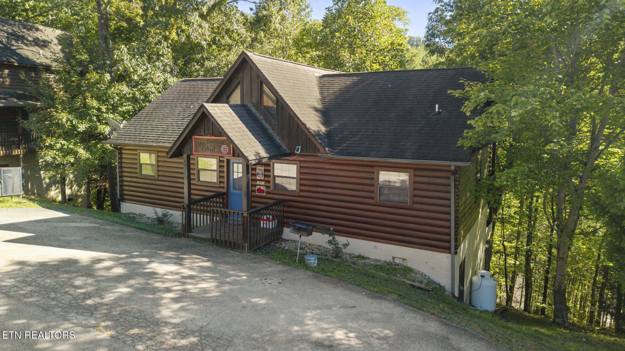 1660 Raccoon Den Way Sevierville TN 37862