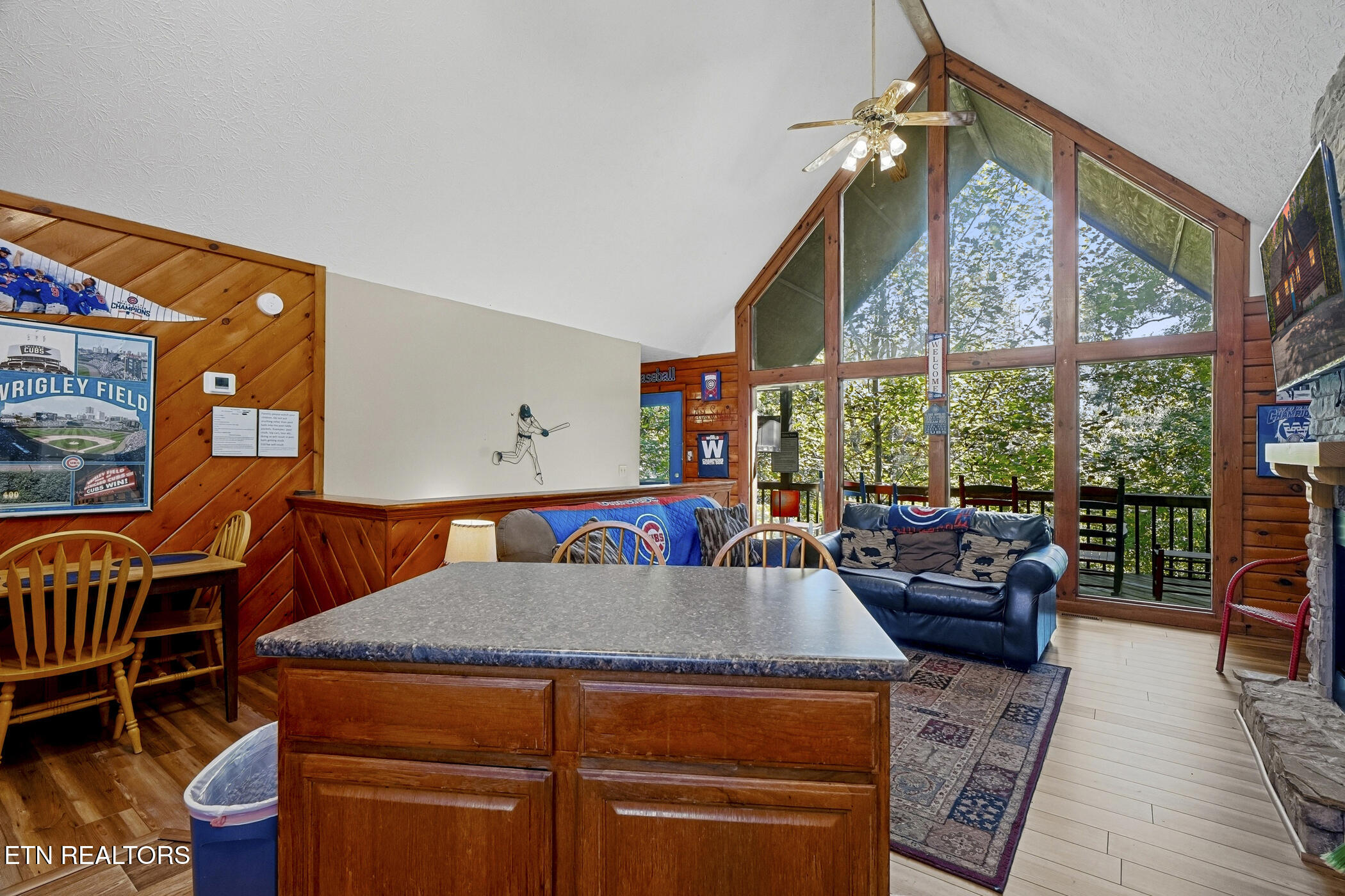 1660 Raccoon Den Way Sevierville TN 37862