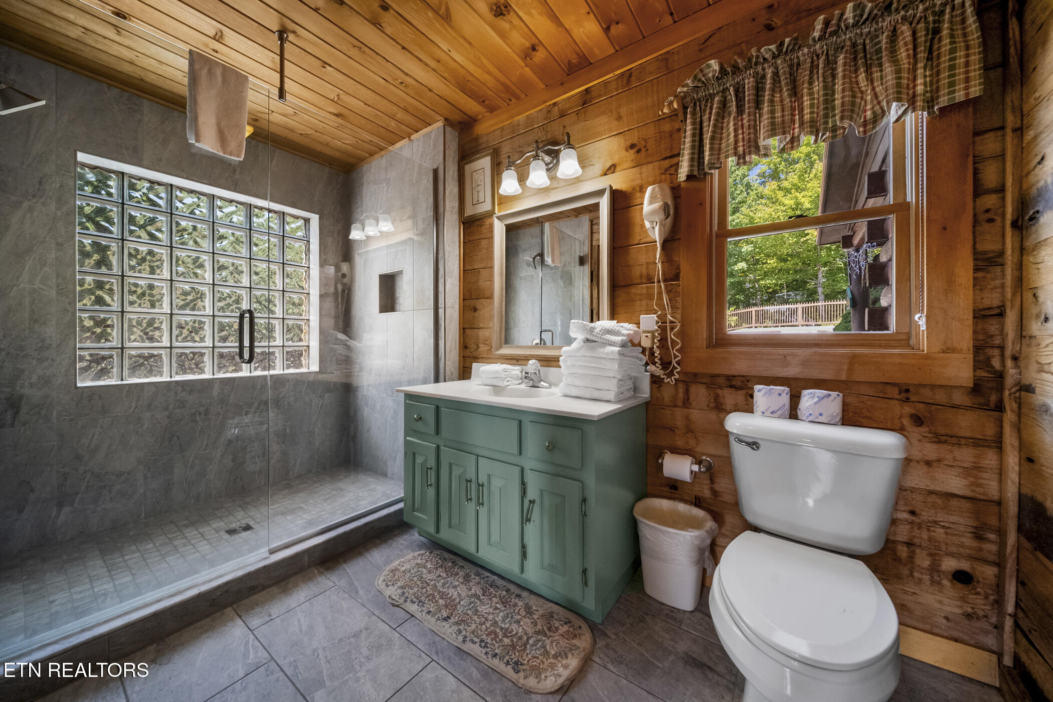 838 Bear Run Way Sevierville TN 37862