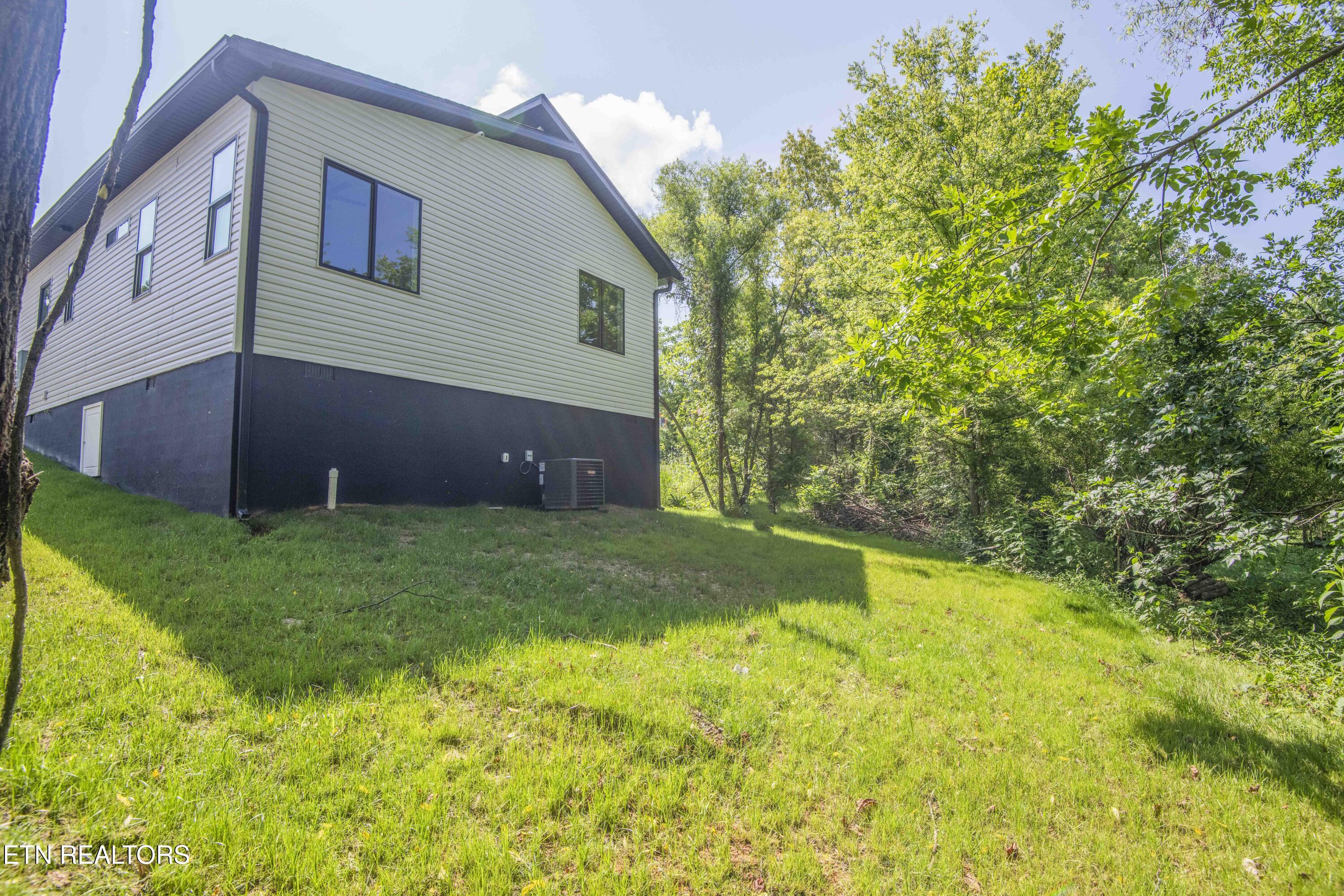 2325 Rock Gardens Drive Sevierville TN 37876