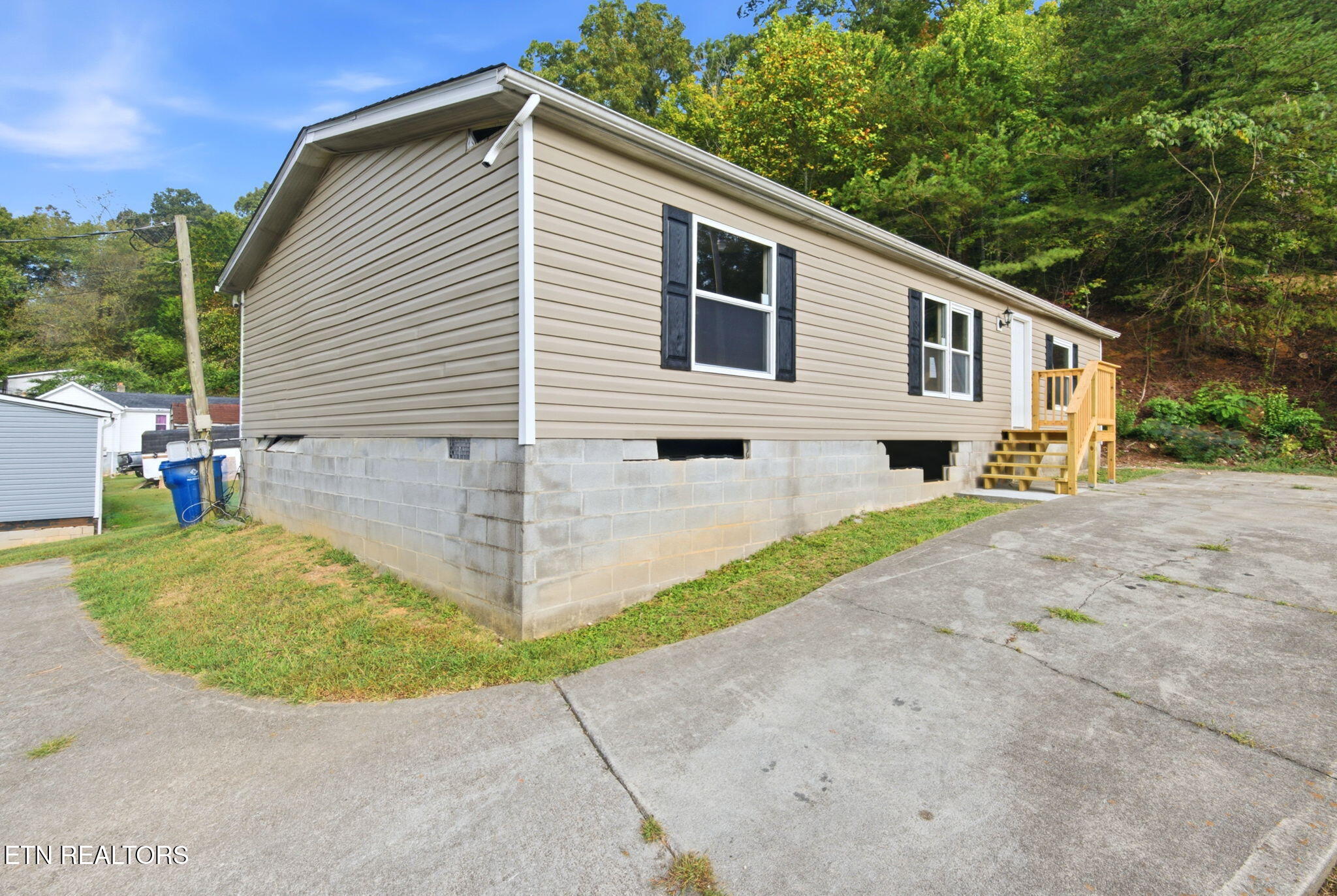 445 W Broad Street Clinton TN 37716