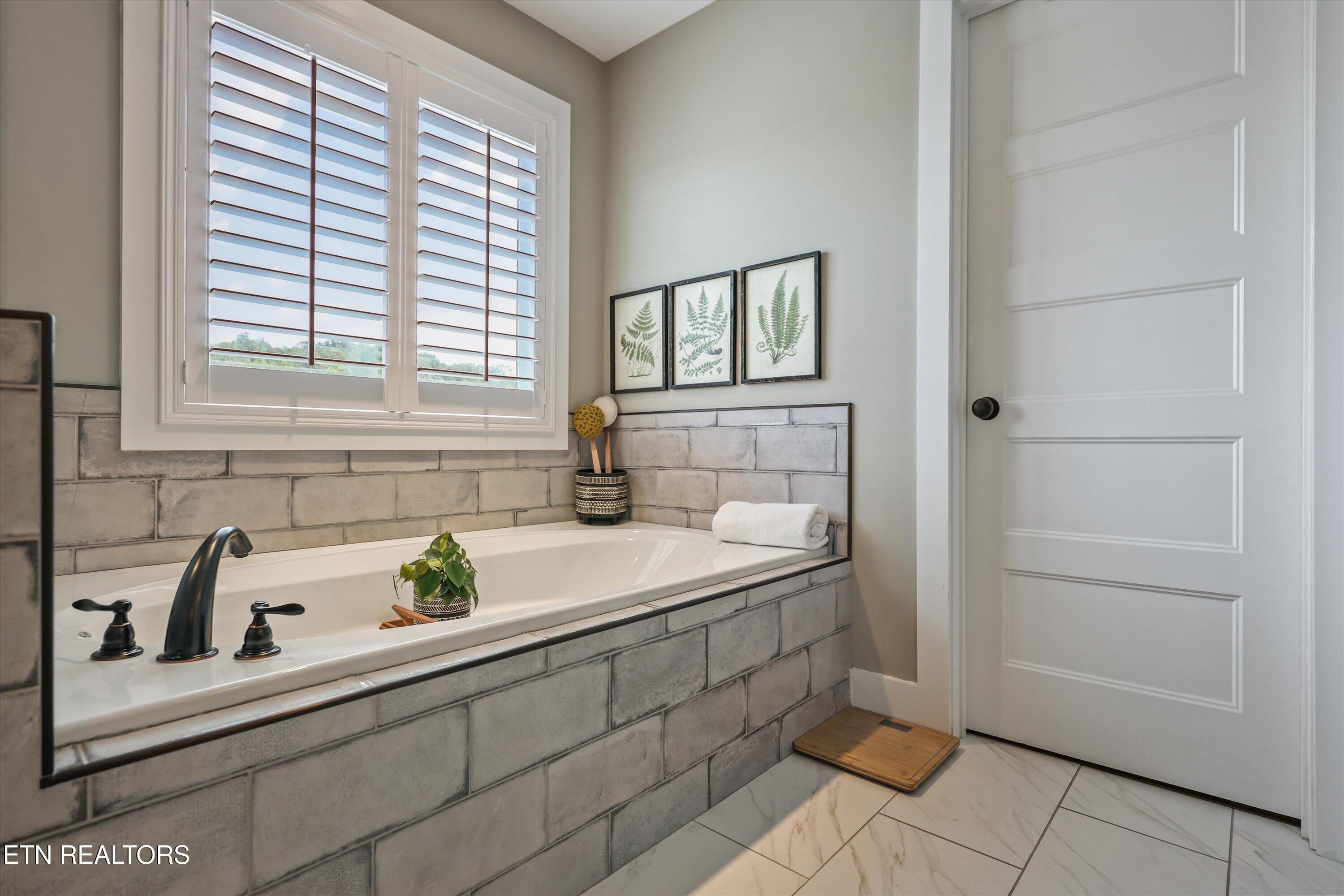 1926 Highlands Ridge Lane Knoxville TN 37932
