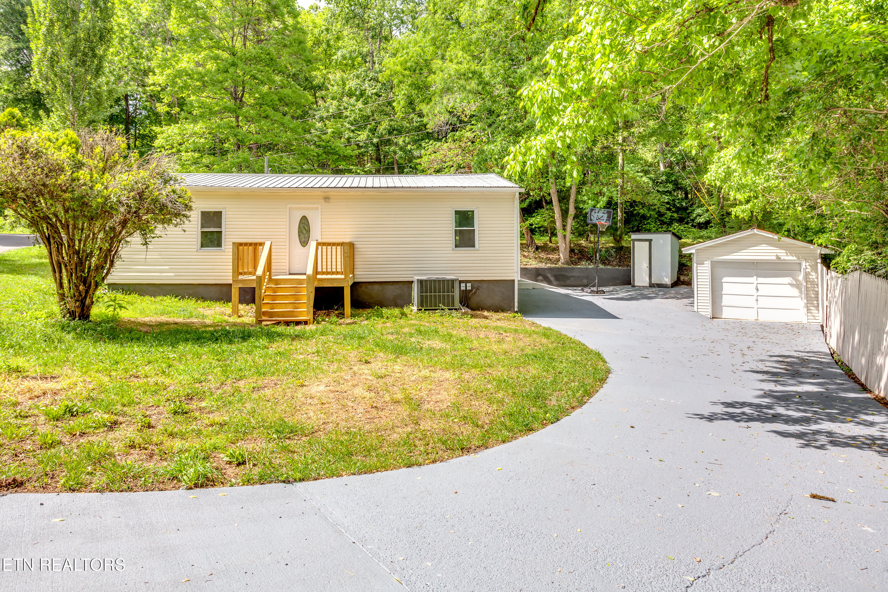 601 Carrie Circle Strawberry Plains TN 37871