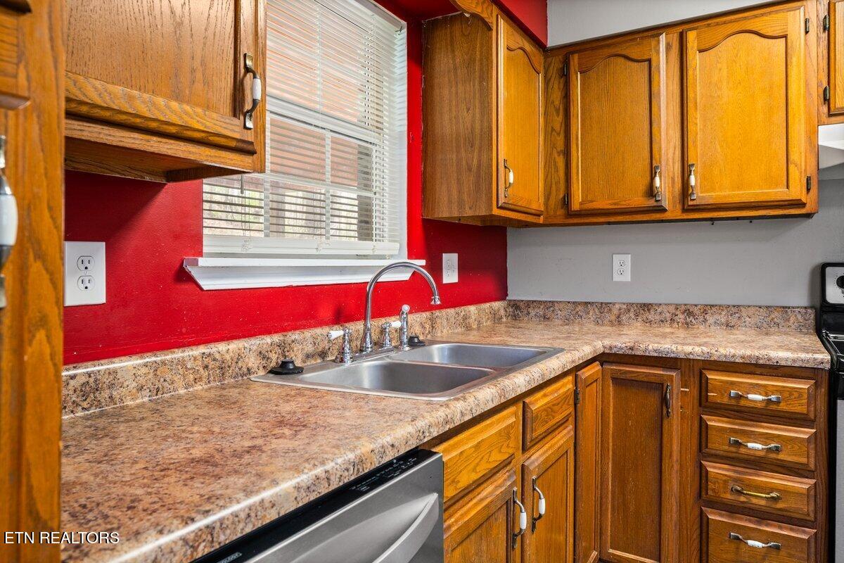 225 Country Way Drive Lafollette TN 37766