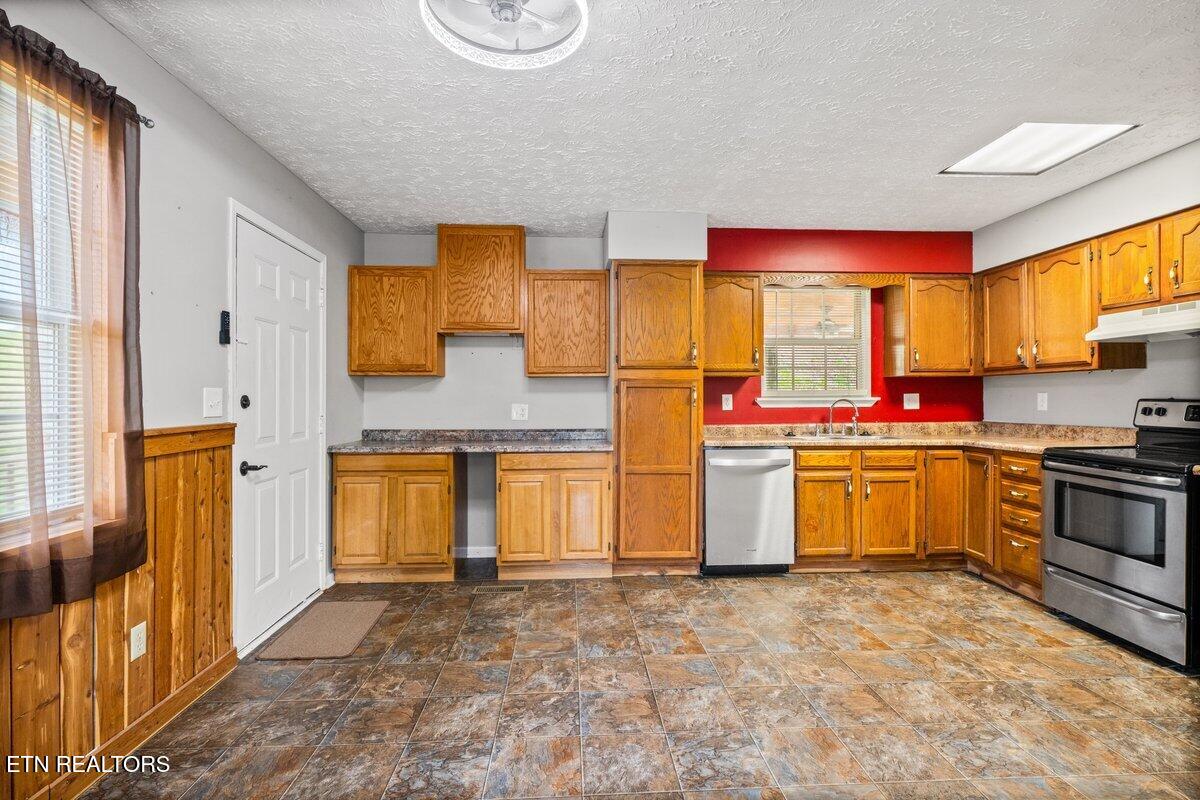 225 Country Way Drive Lafollette TN 37766