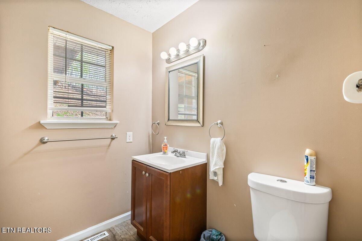 225 Country Way Drive Lafollette TN 37766