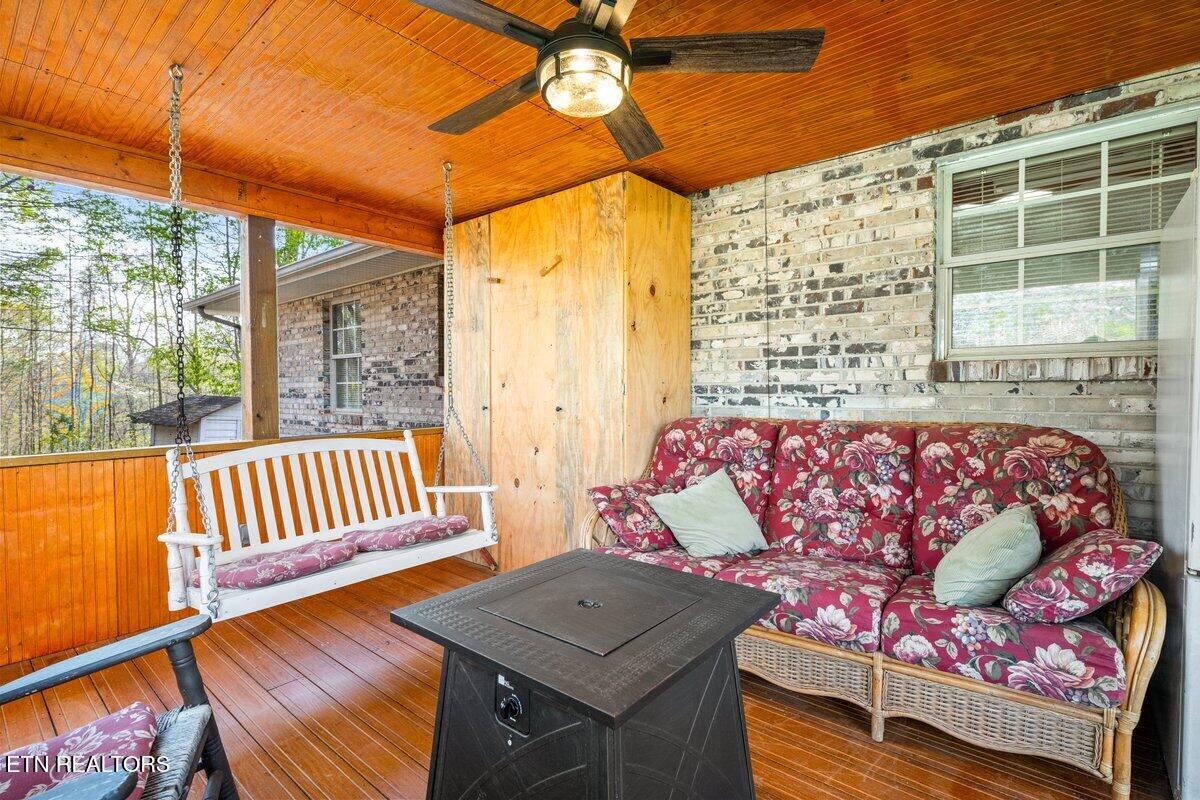 225 Country Way Drive Lafollette TN 37766