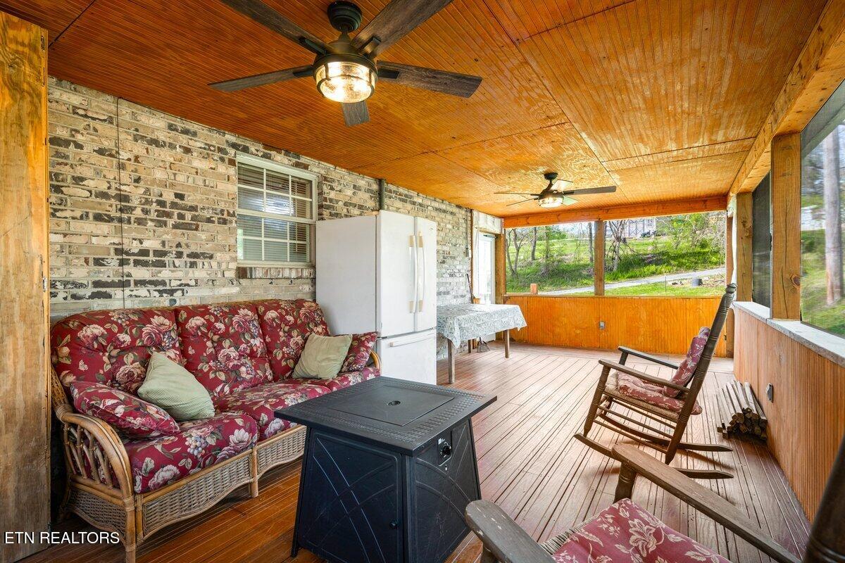 225 Country Way Drive Lafollette TN 37766