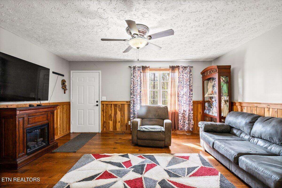 225 Country Way Drive Lafollette TN 37766