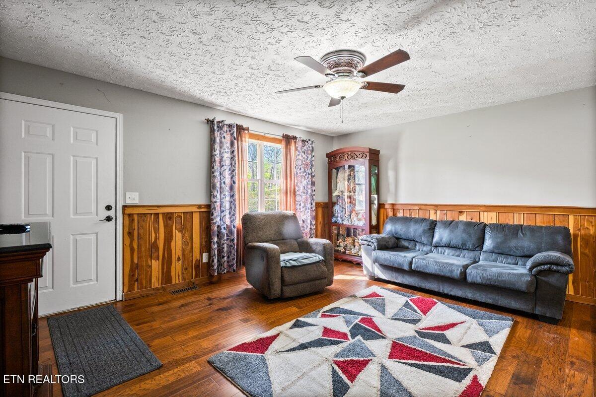 225 Country Way Drive Lafollette TN 37766