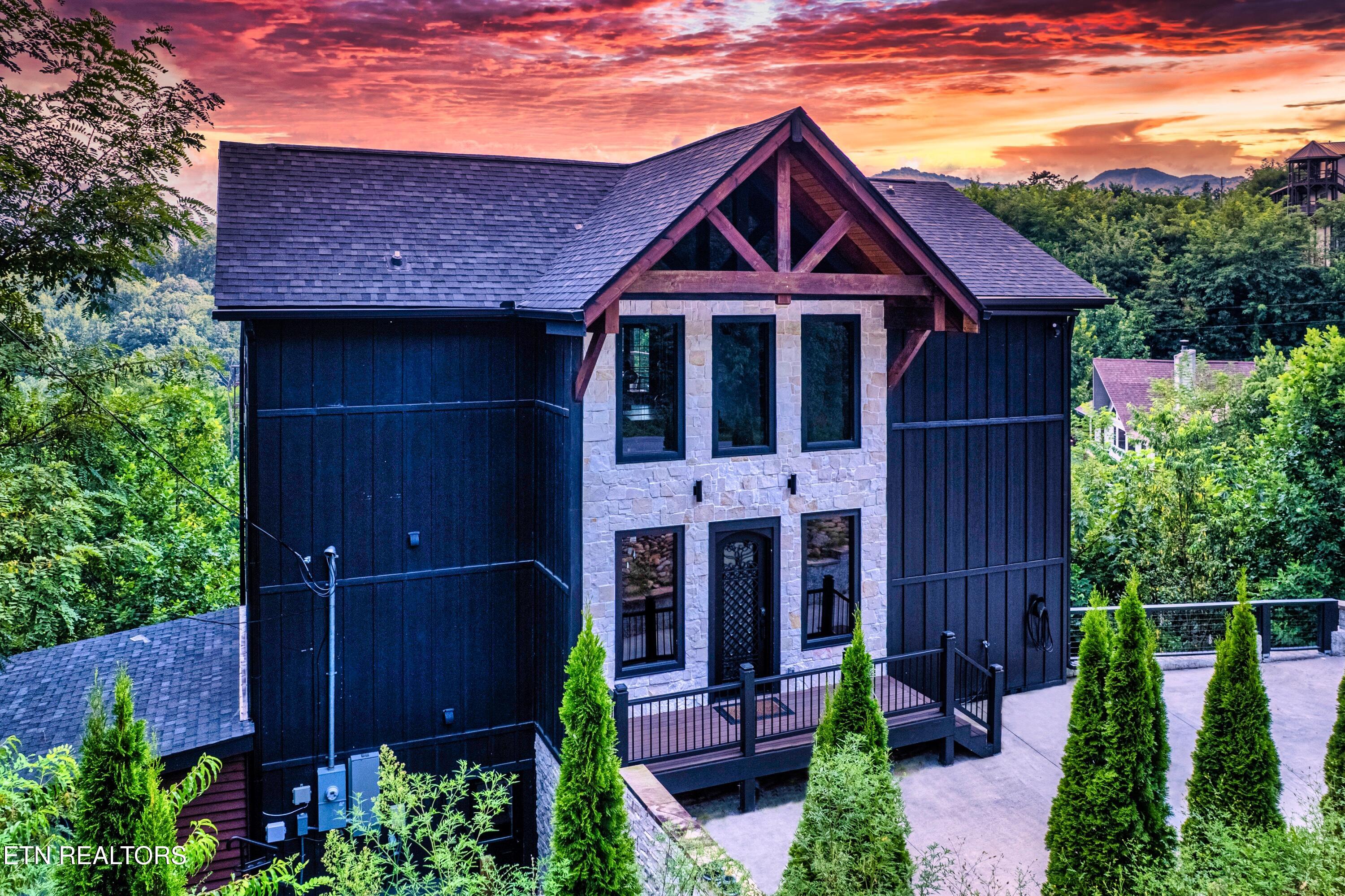 887 Sourwood Drive Gatlinburg TN 37738