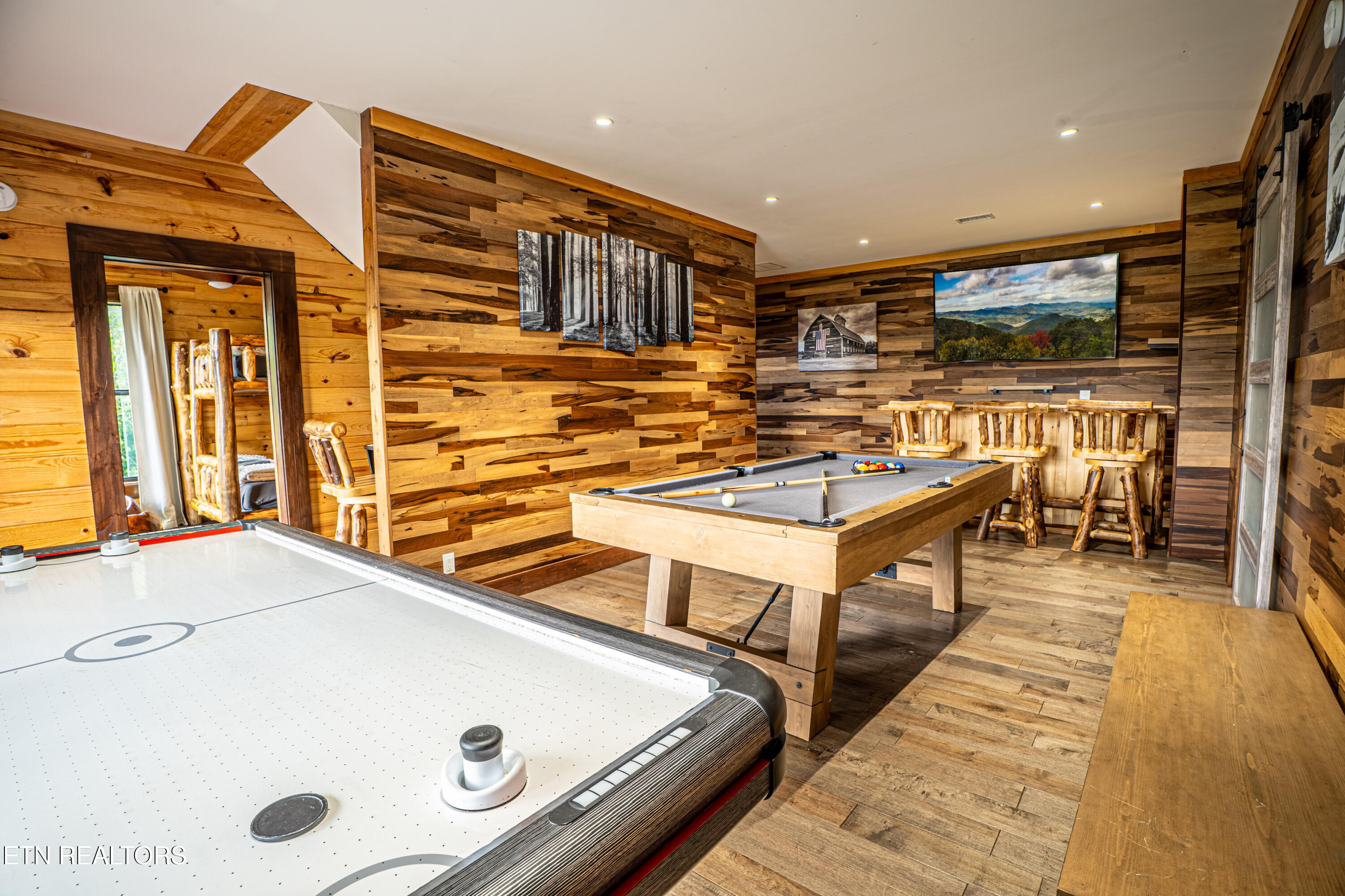 887 Sourwood Drive Gatlinburg TN 37738