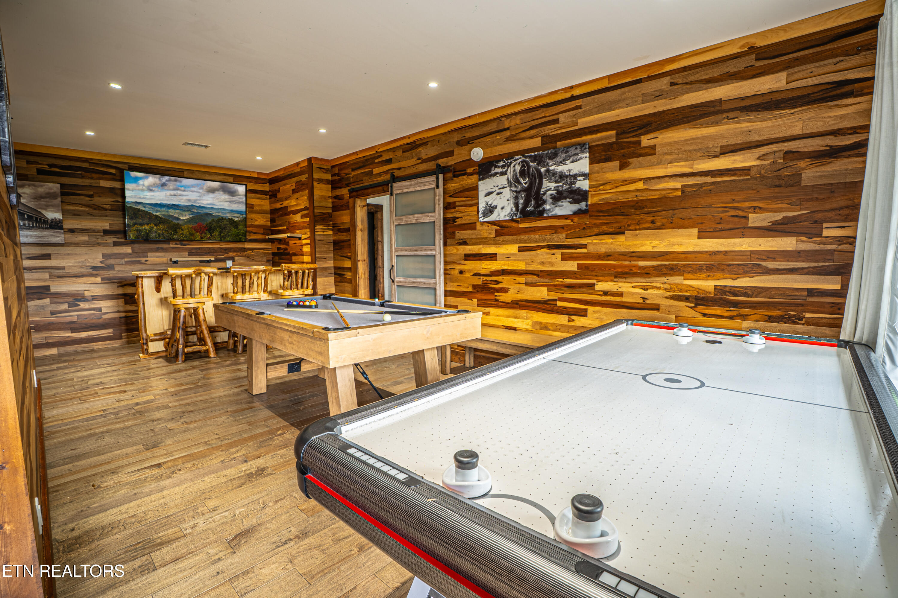 887 Sourwood Drive Gatlinburg TN 37738