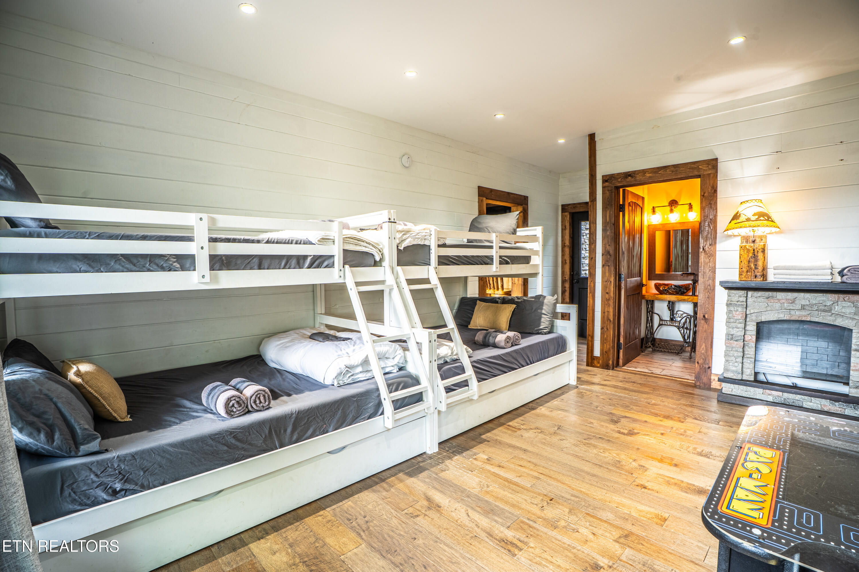 887 Sourwood Drive Gatlinburg TN 37738