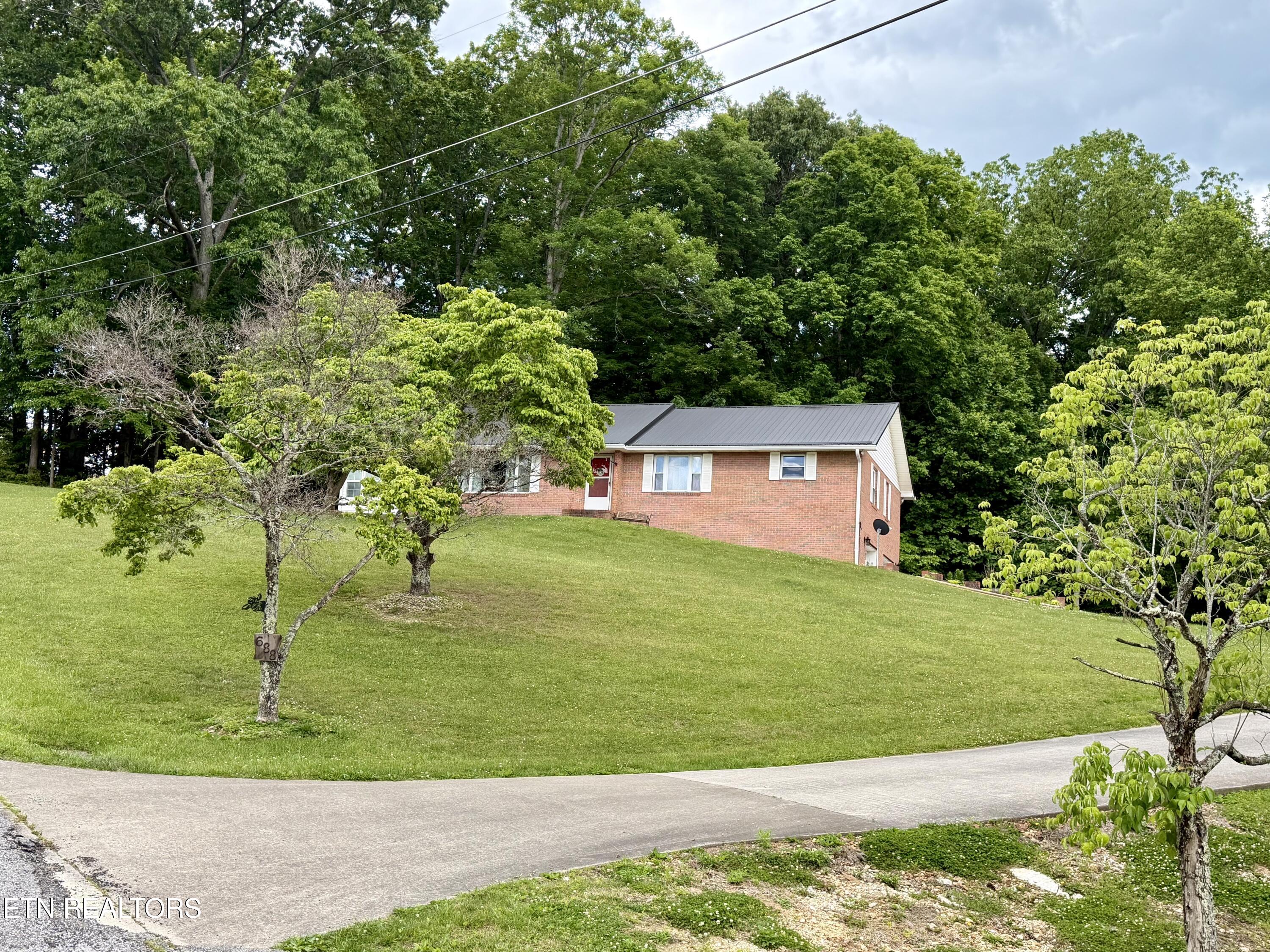 688 Stiner Lane Lafollette TN 37766