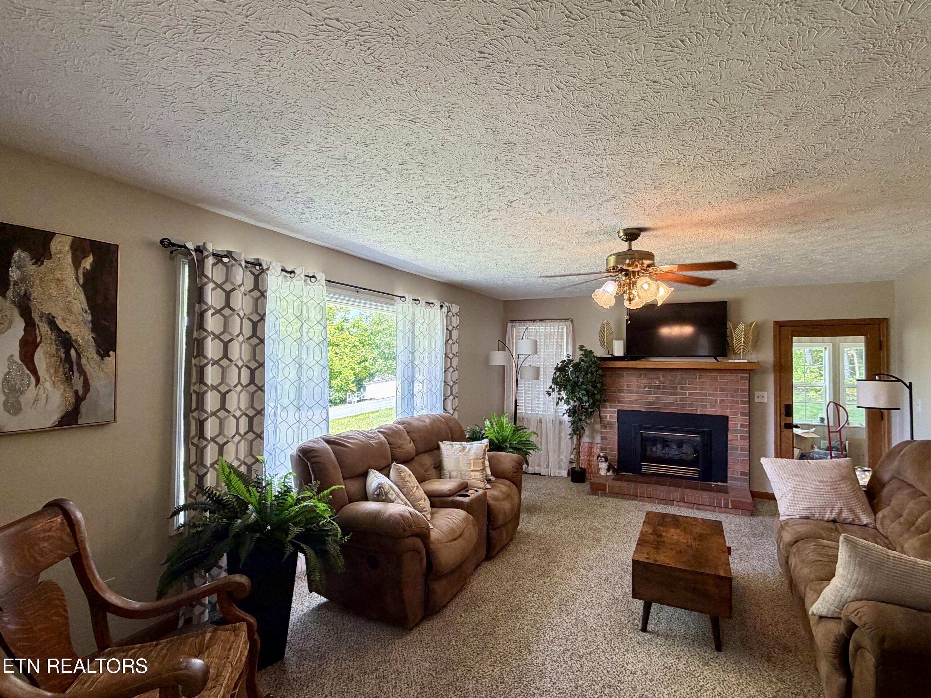 688 Stiner Lane Lafollette TN 37766
