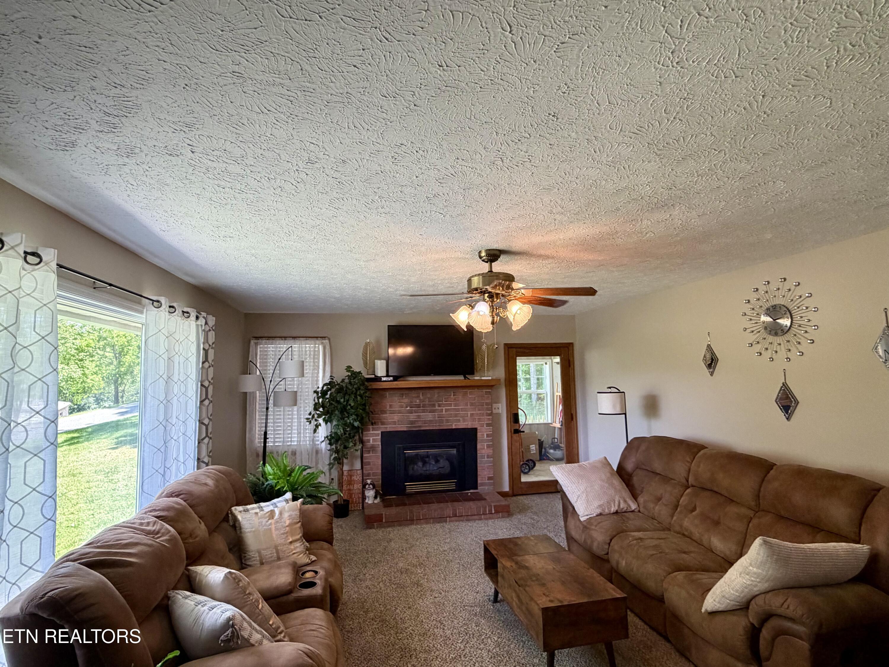 688 Stiner Lane Lafollette TN 37766