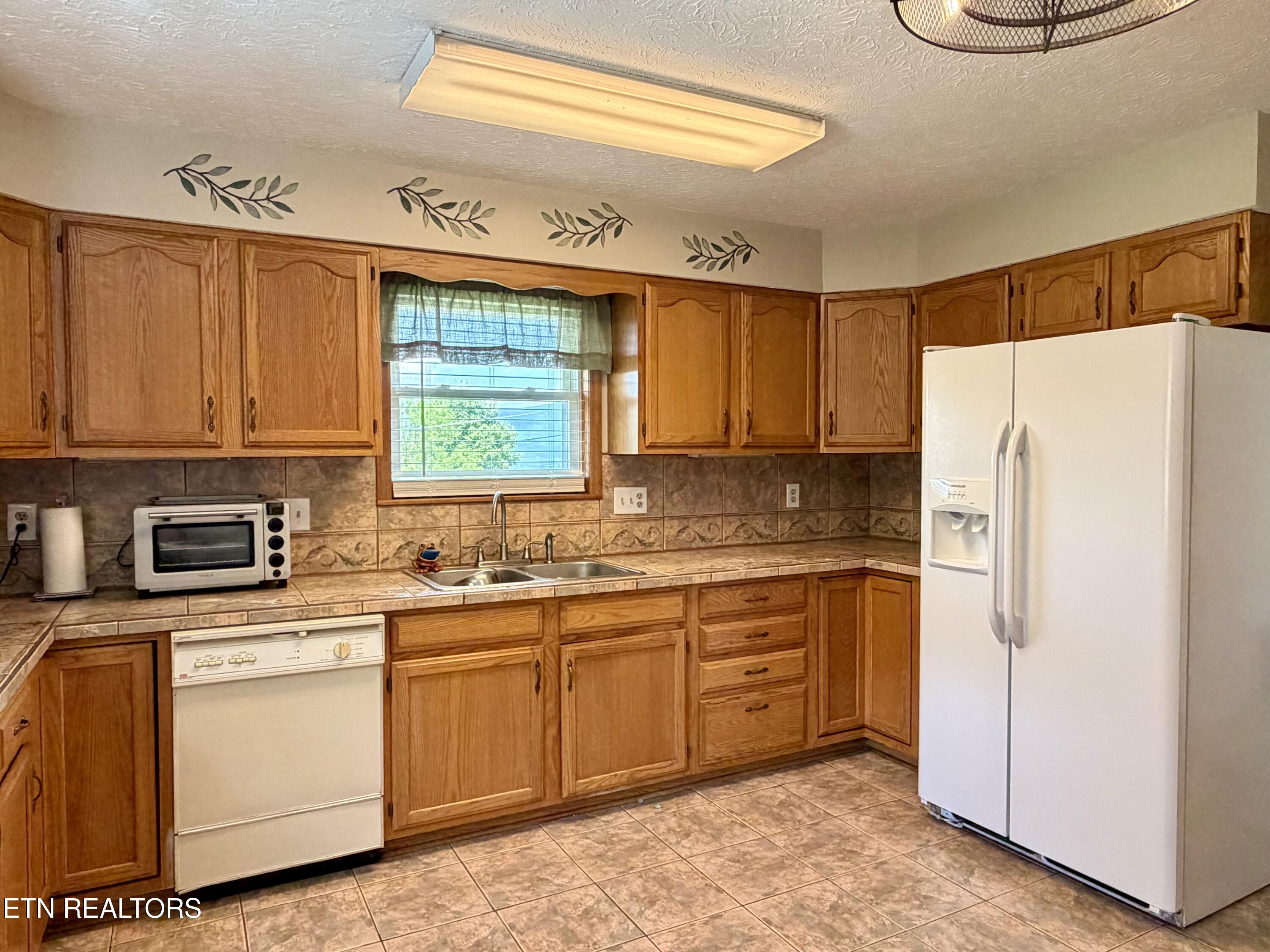 688 Stiner Lane Lafollette TN 37766