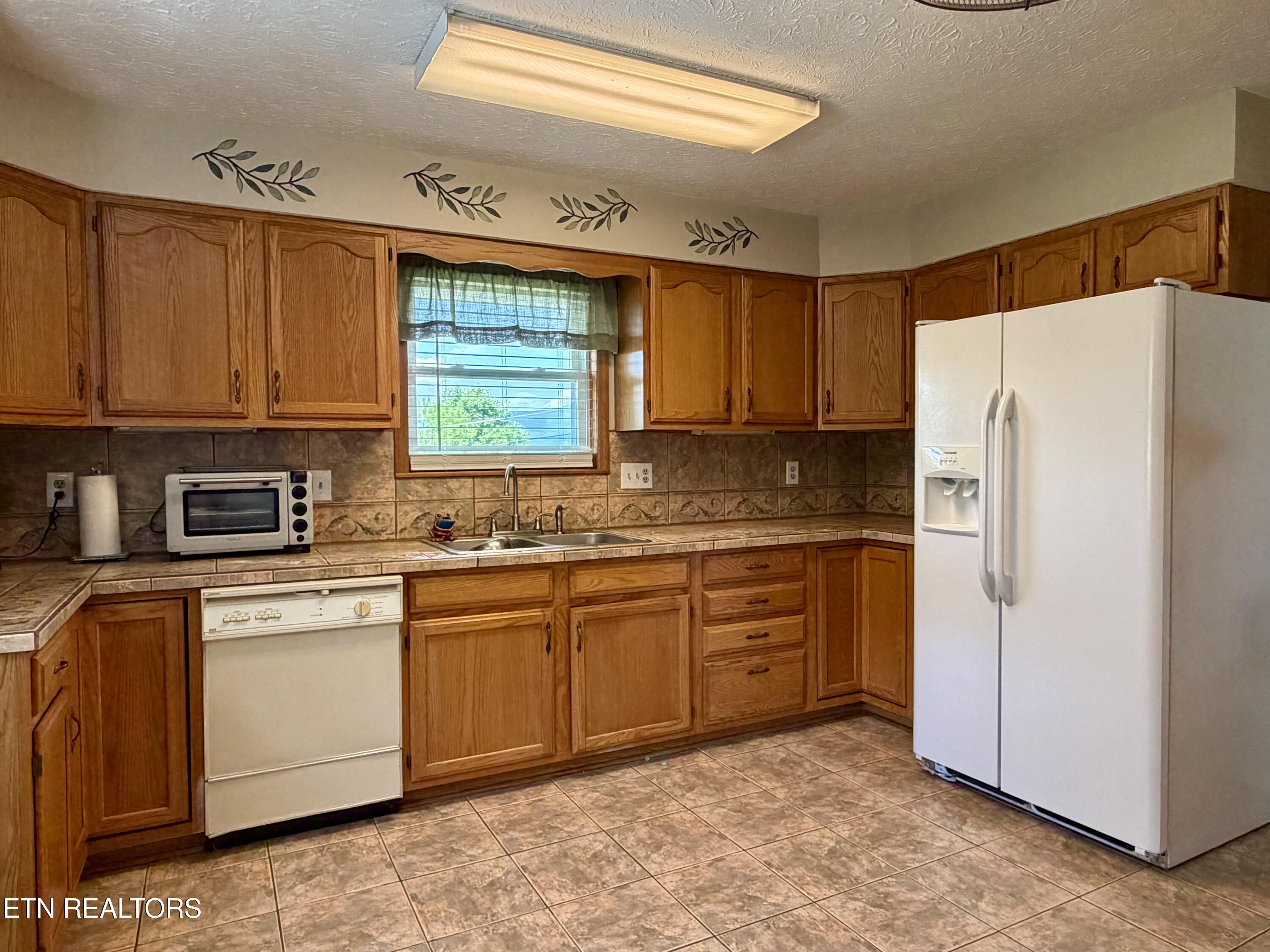 688 Stiner Lane Lafollette TN 37766