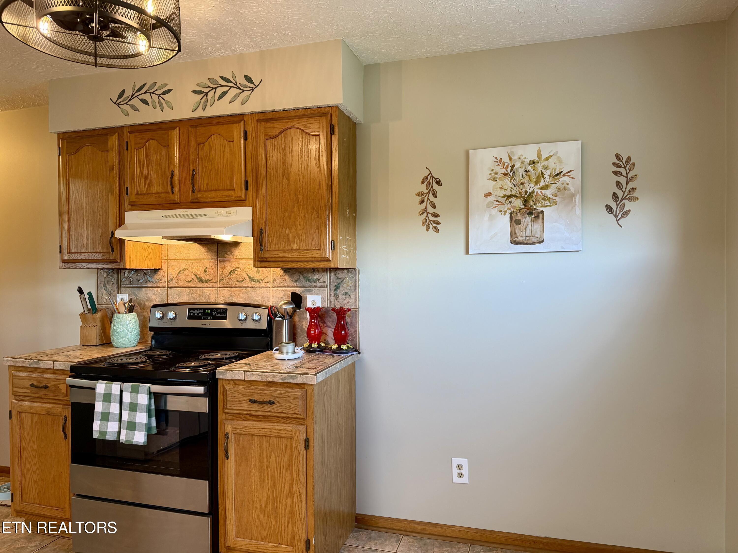 688 Stiner Lane Lafollette TN 37766