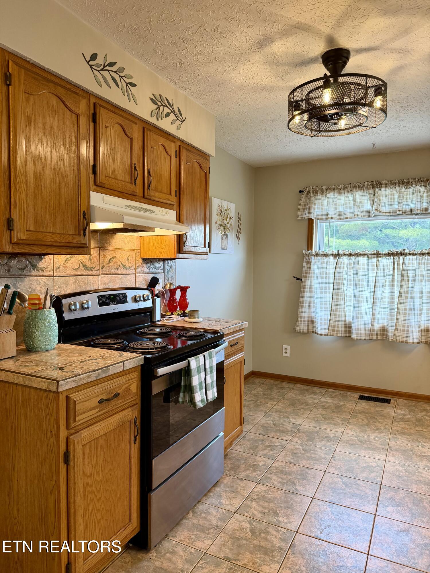 688 Stiner Lane Lafollette TN 37766