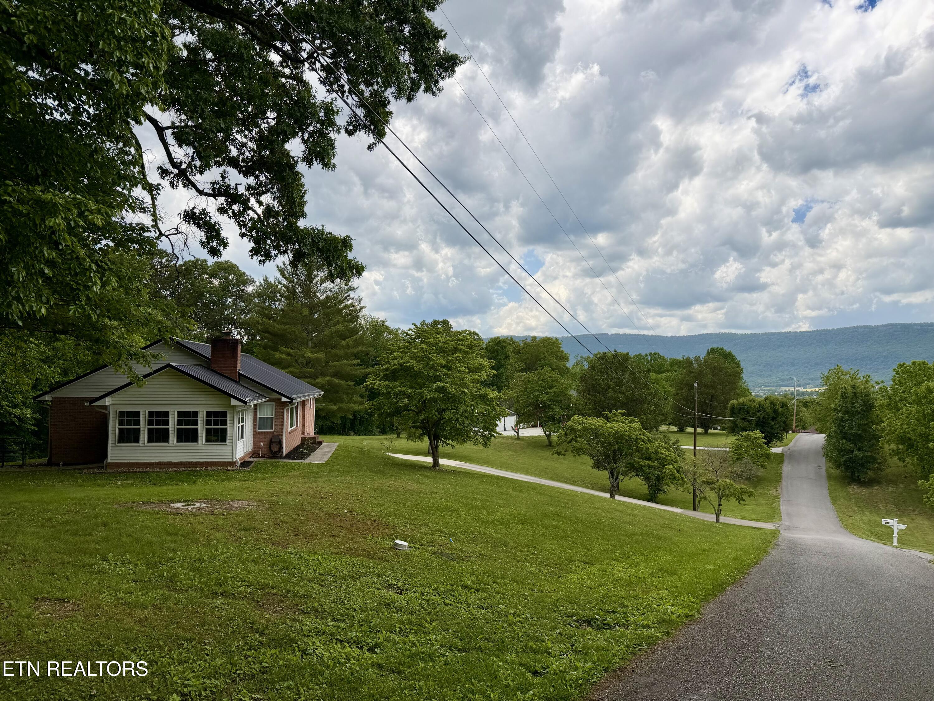 688 Stiner Lane Lafollette TN 37766