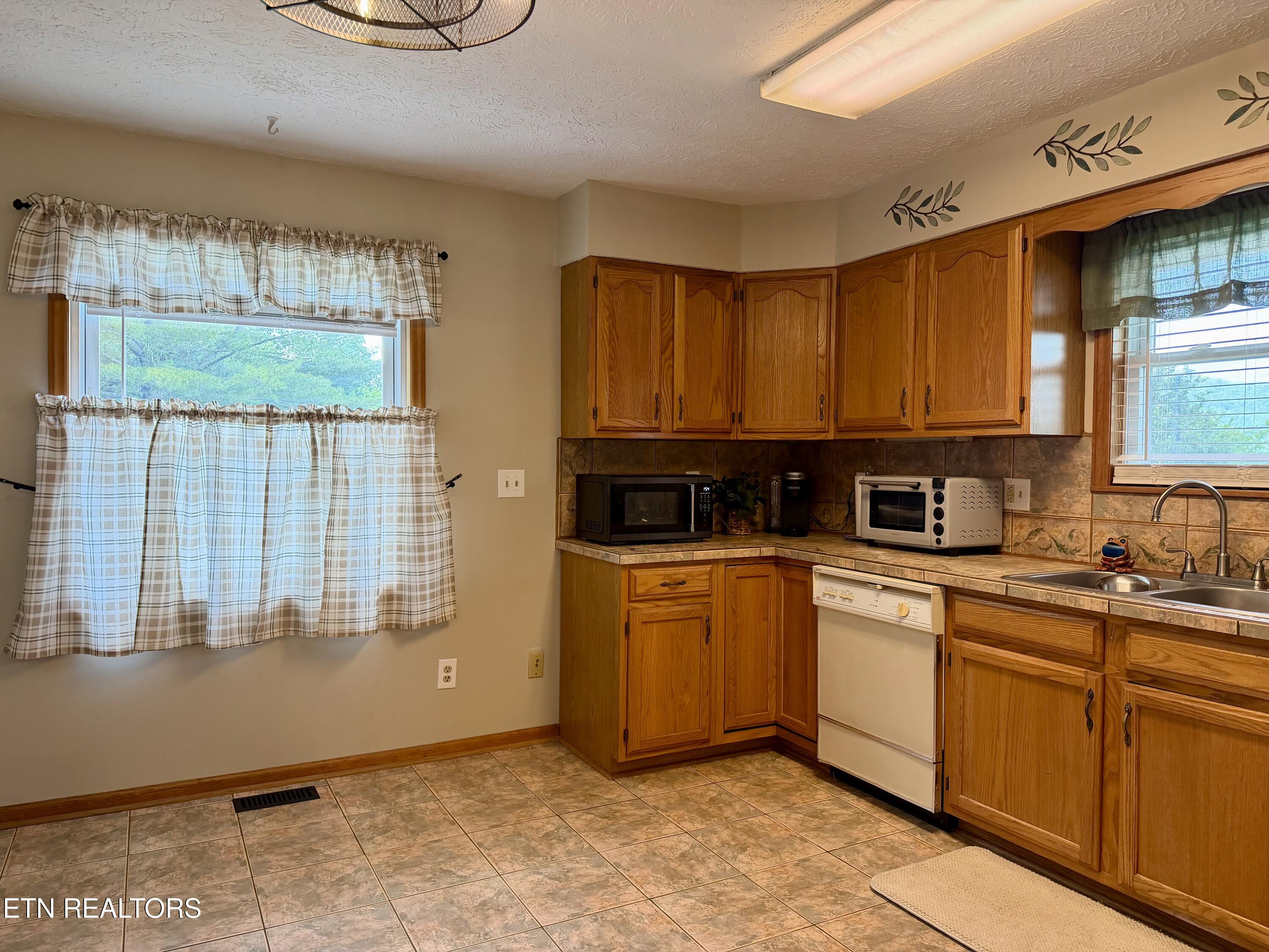 688 Stiner Lane Lafollette TN 37766