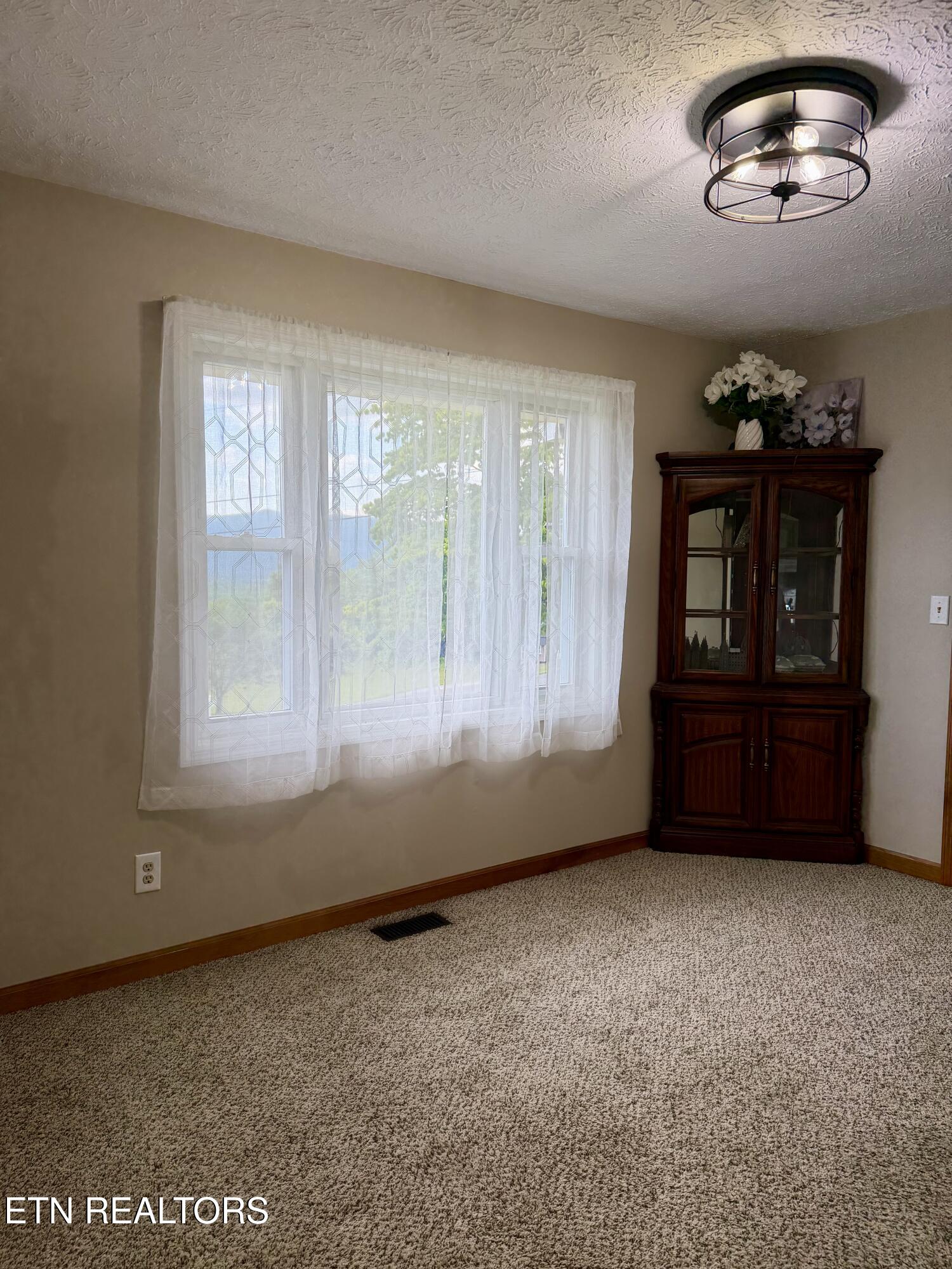688 Stiner Lane Lafollette TN 37766