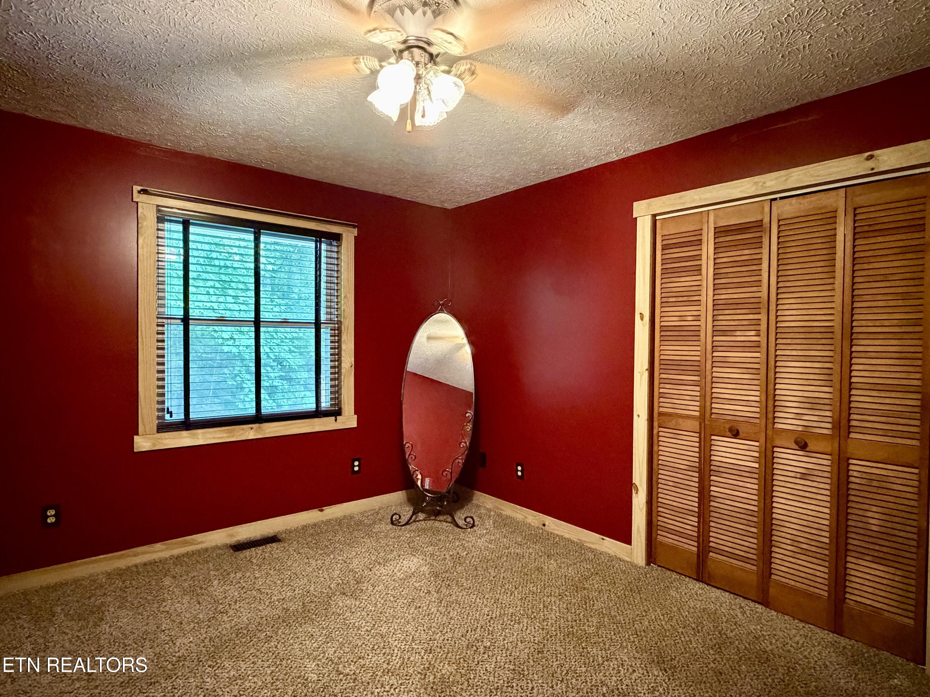 688 Stiner Lane Lafollette TN 37766