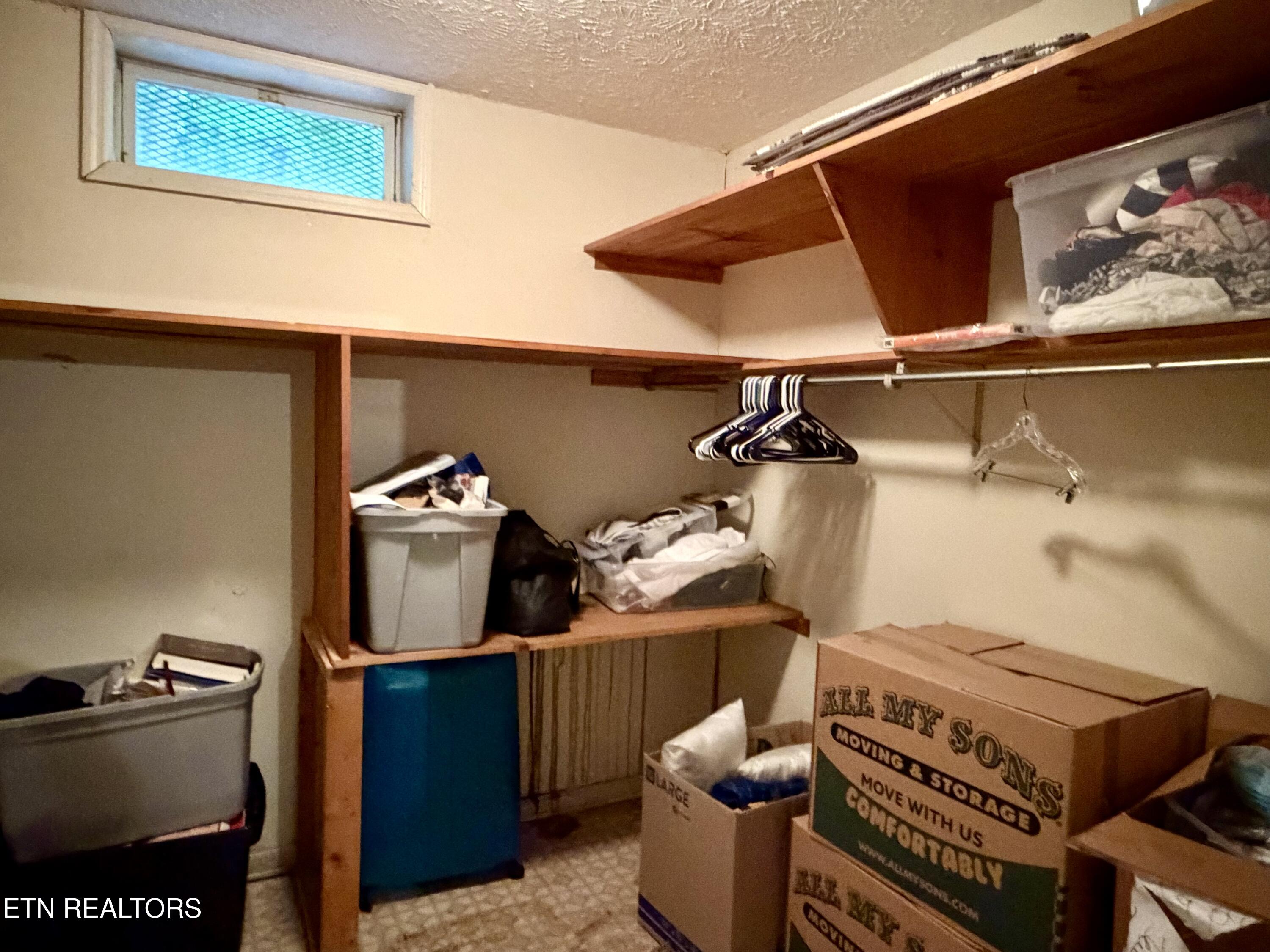 688 Stiner Lane Lafollette TN 37766
