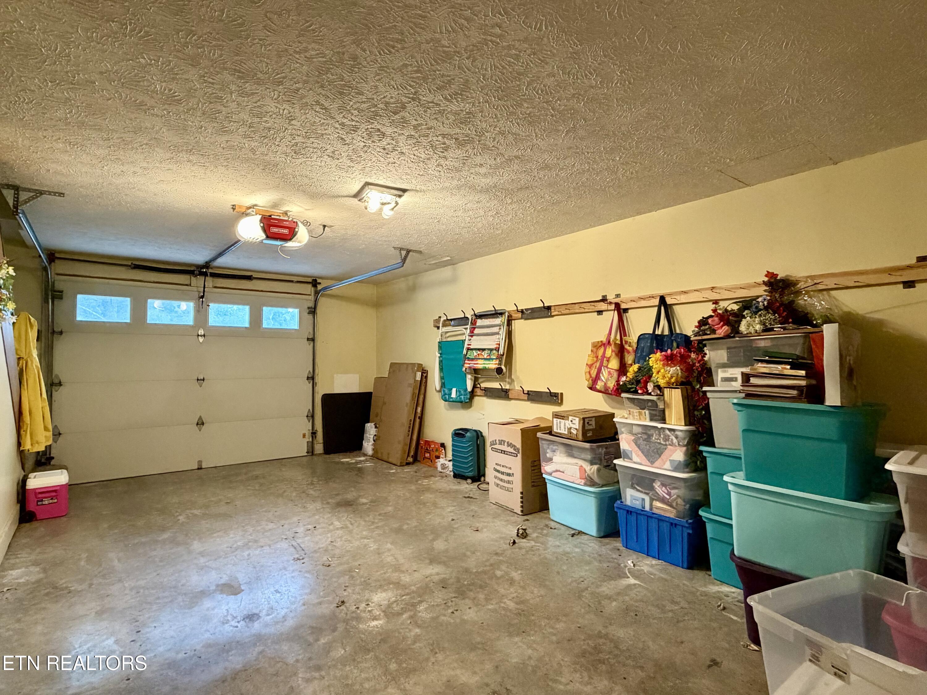 688 Stiner Lane Lafollette TN 37766