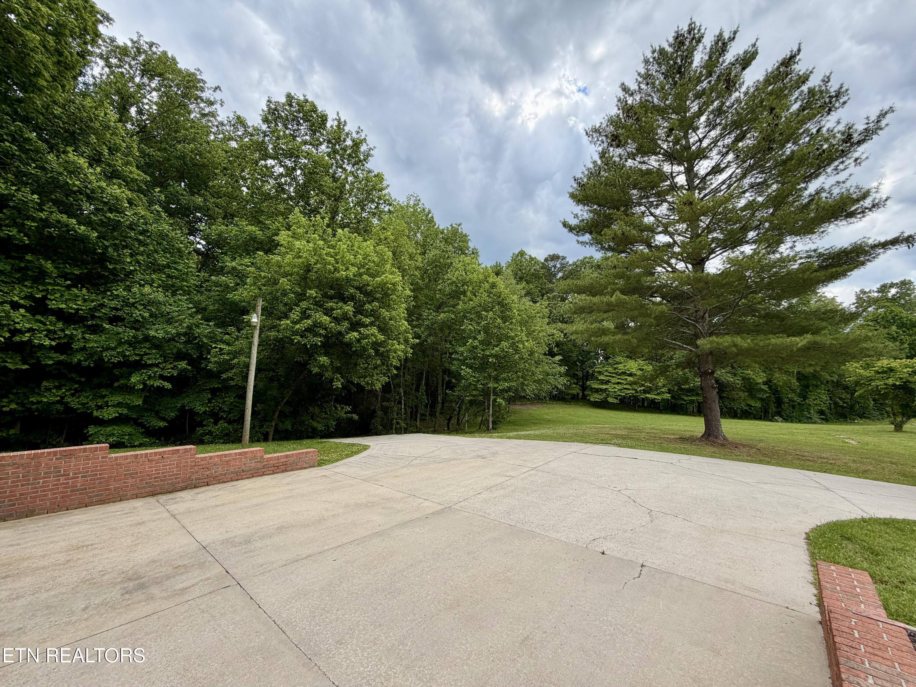 688 Stiner Lane Lafollette TN 37766