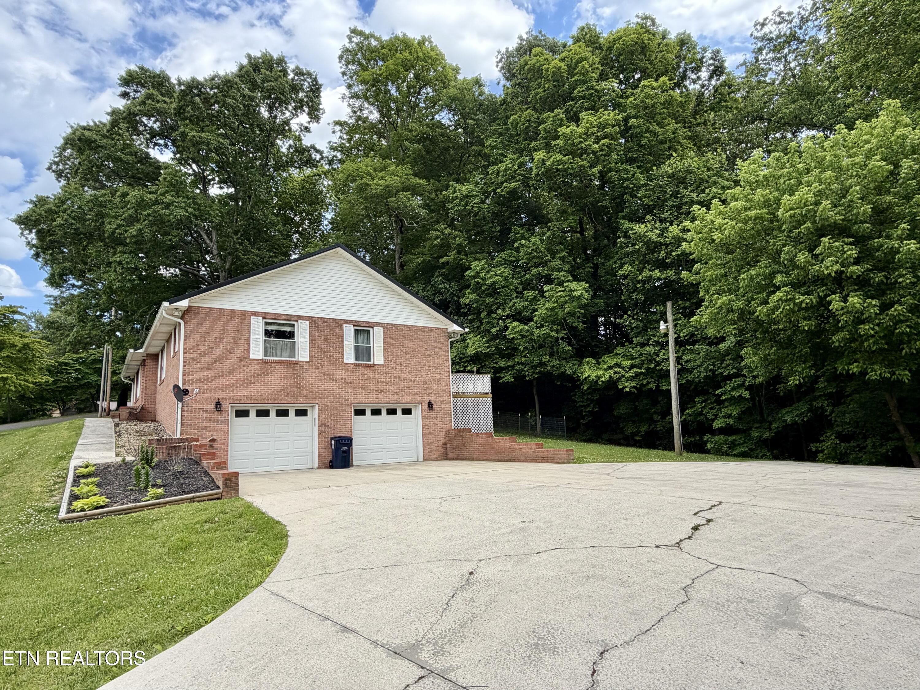 688 Stiner Lane Lafollette TN 37766