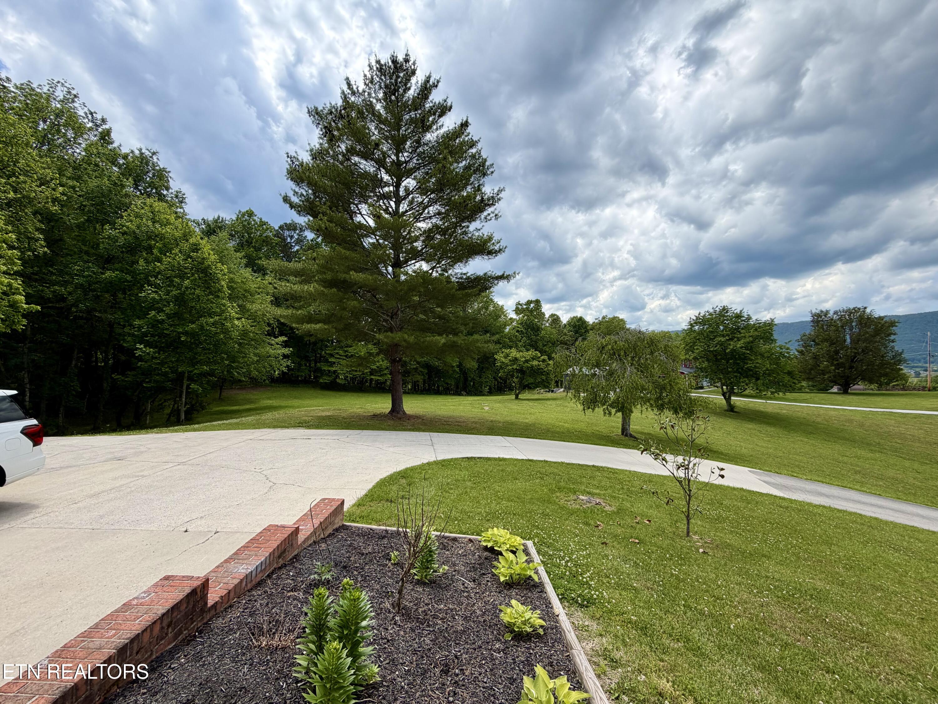 688 Stiner Lane Lafollette TN 37766