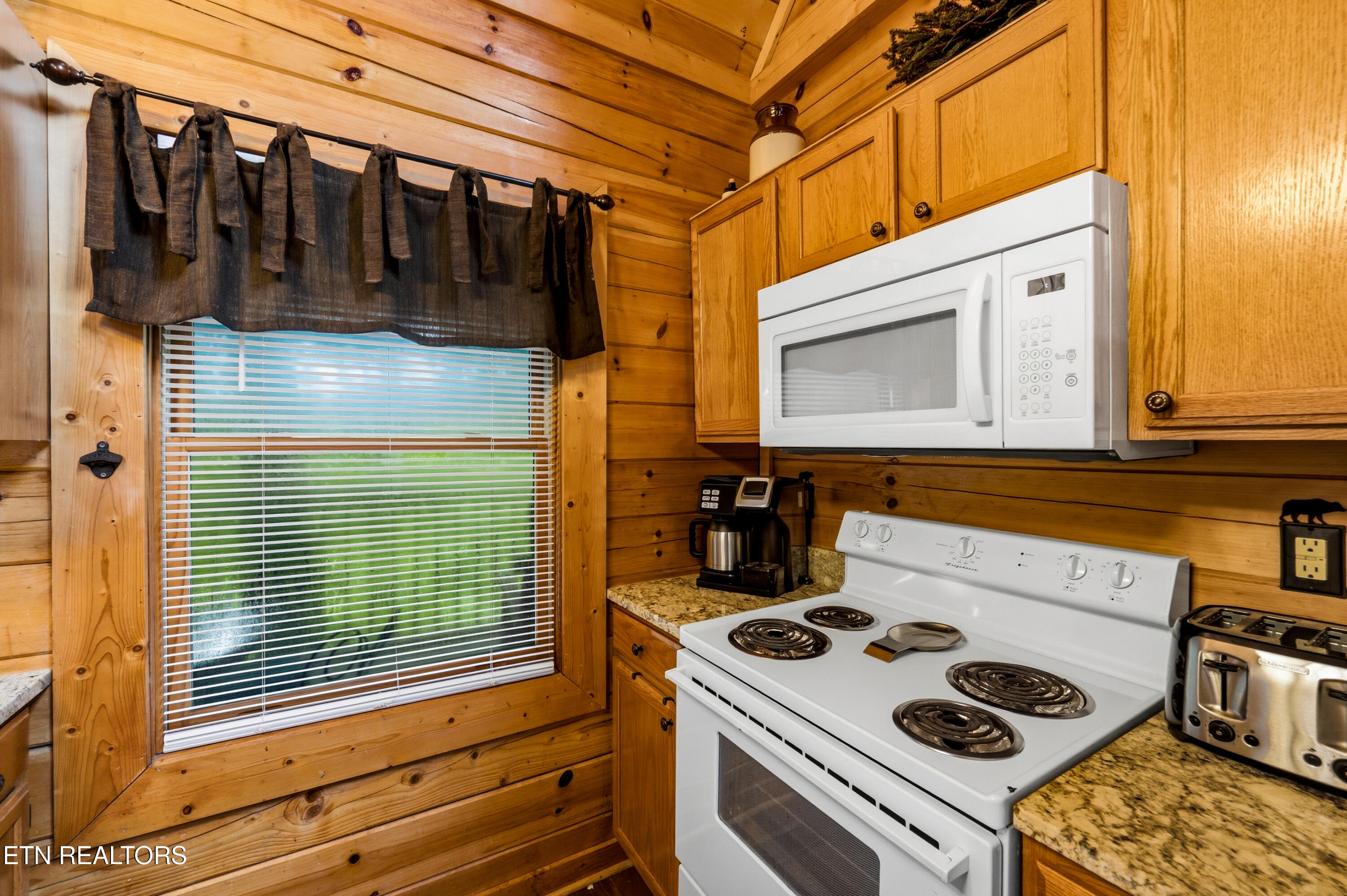 2123 Wingspan Drive Sevierville TN 37876