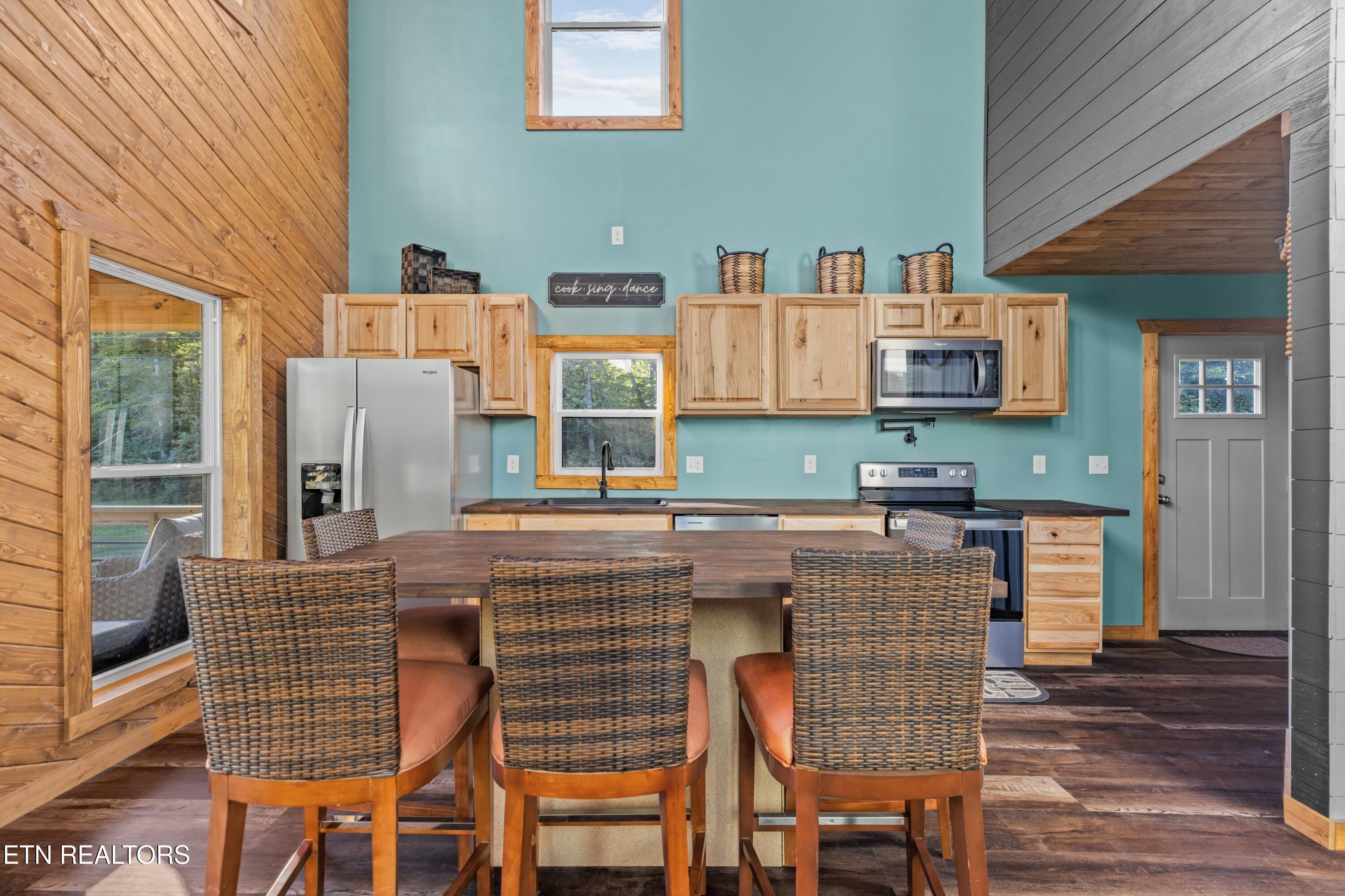 1689 E Highway 25 70 Dandridge TN 37725