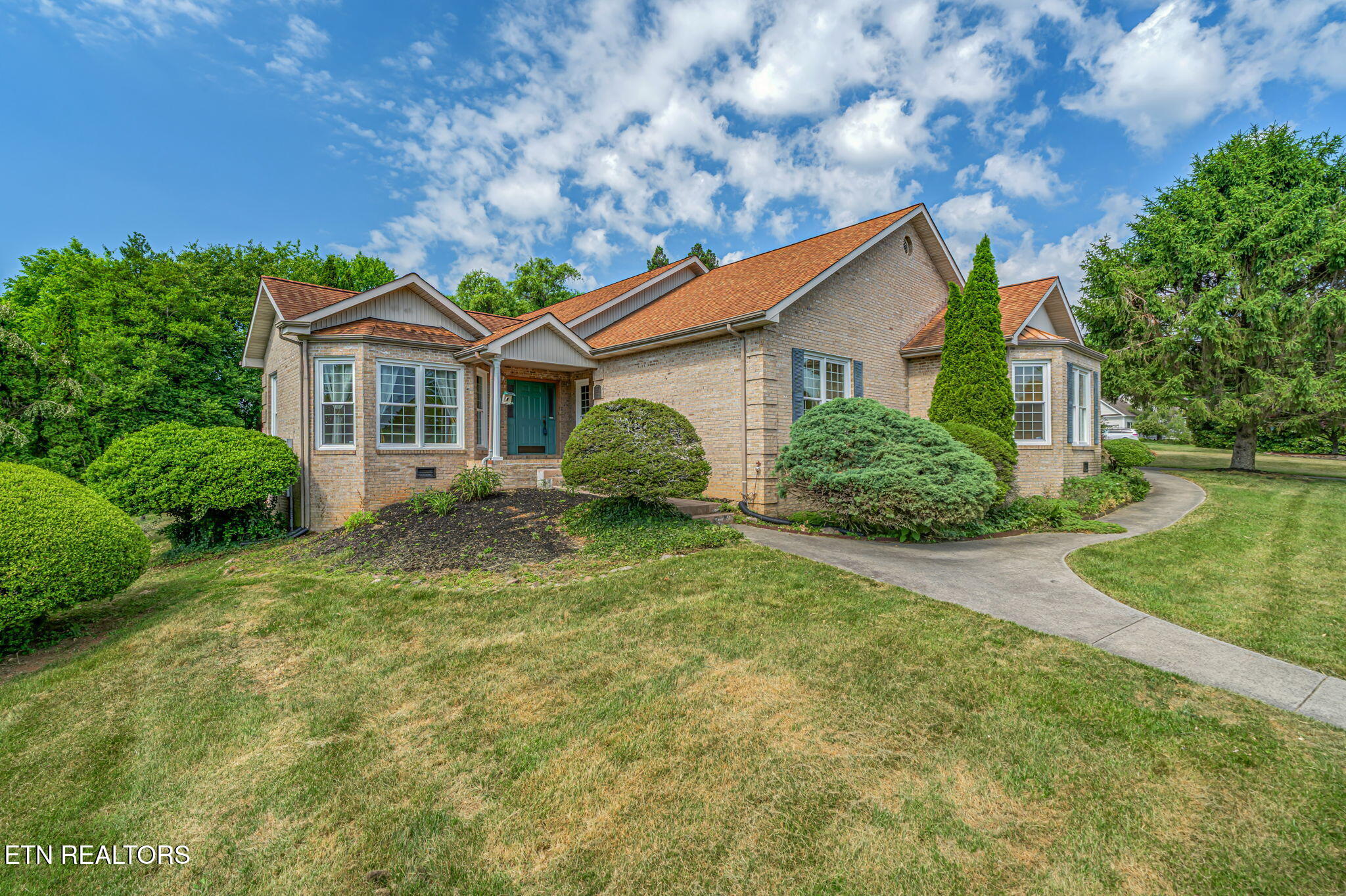 109 Farmington Place Clinton TN 37716