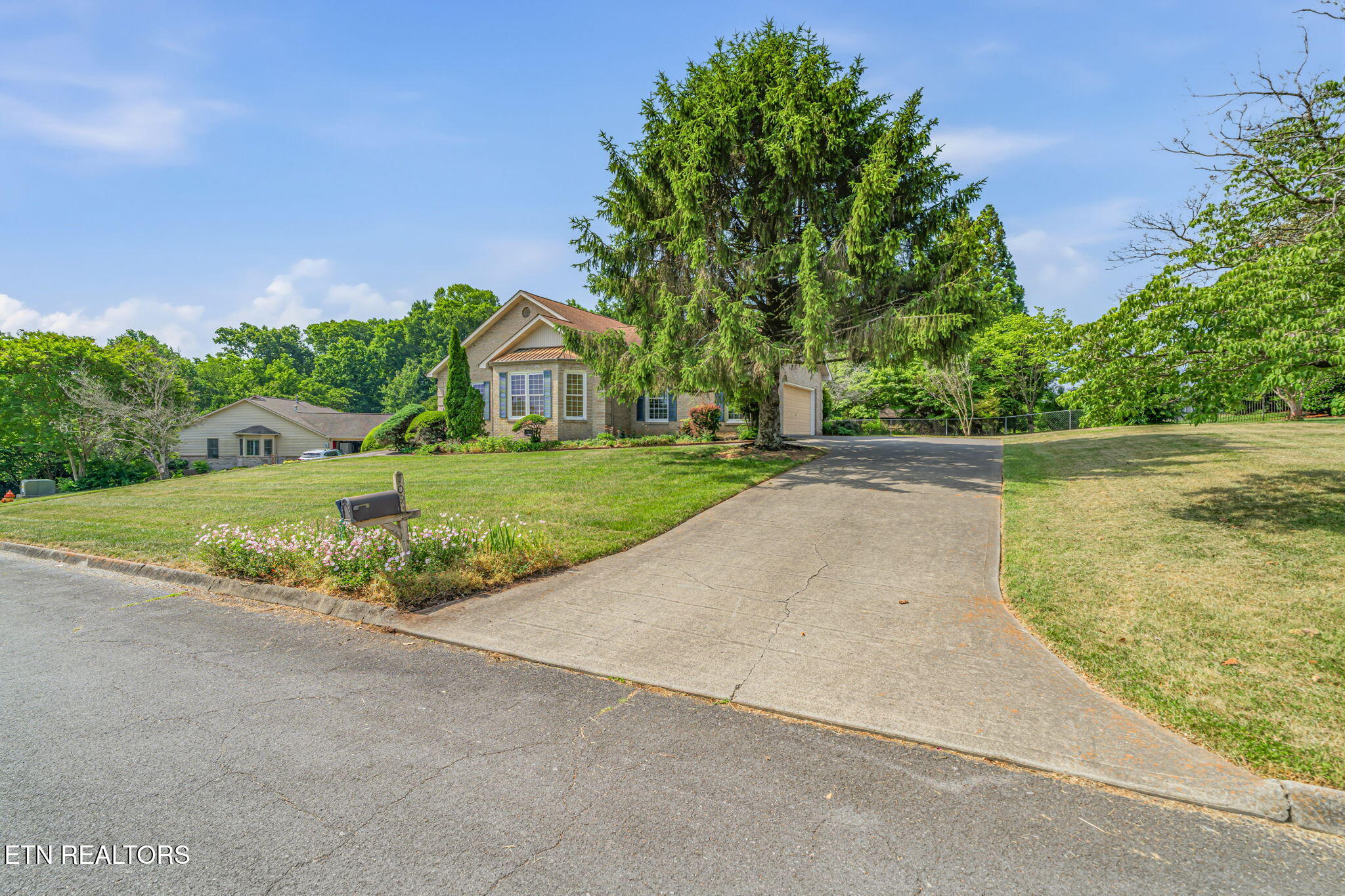 109 Farmington Place Clinton TN 37716