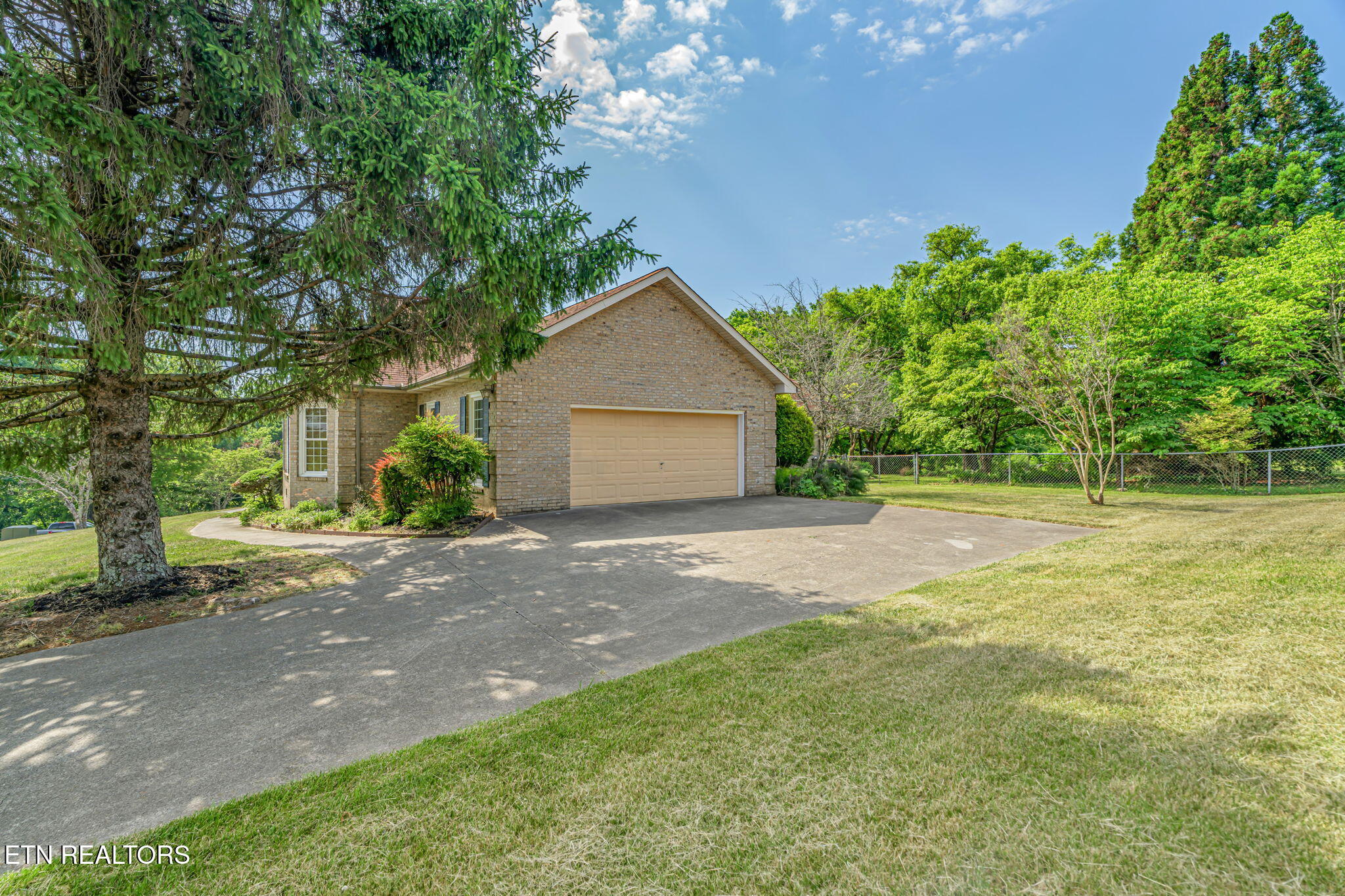 109 Farmington Place Clinton TN 37716