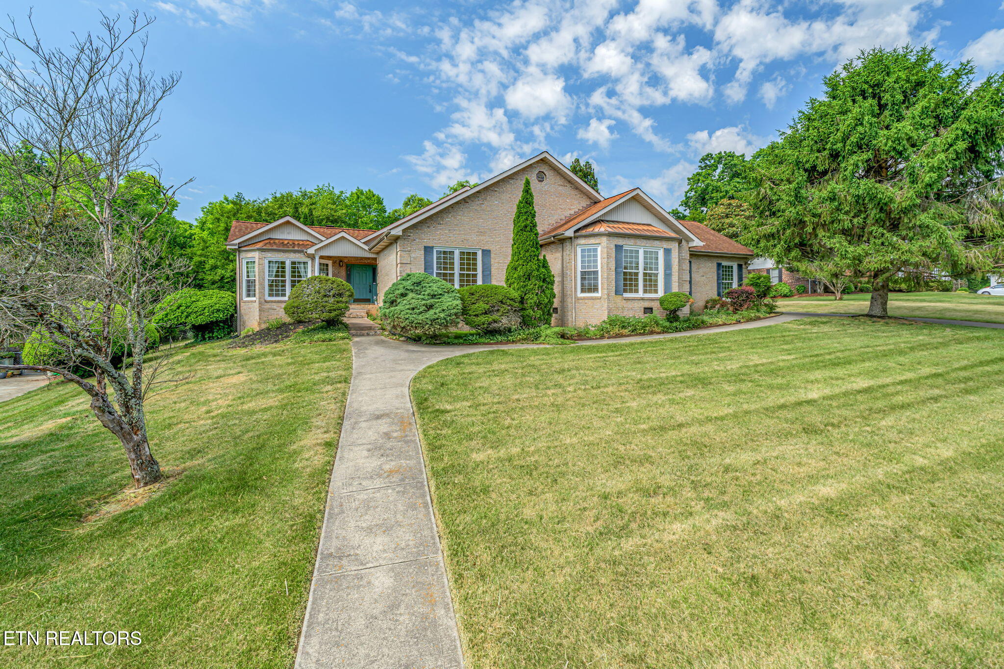 109 Farmington Place Clinton TN 37716