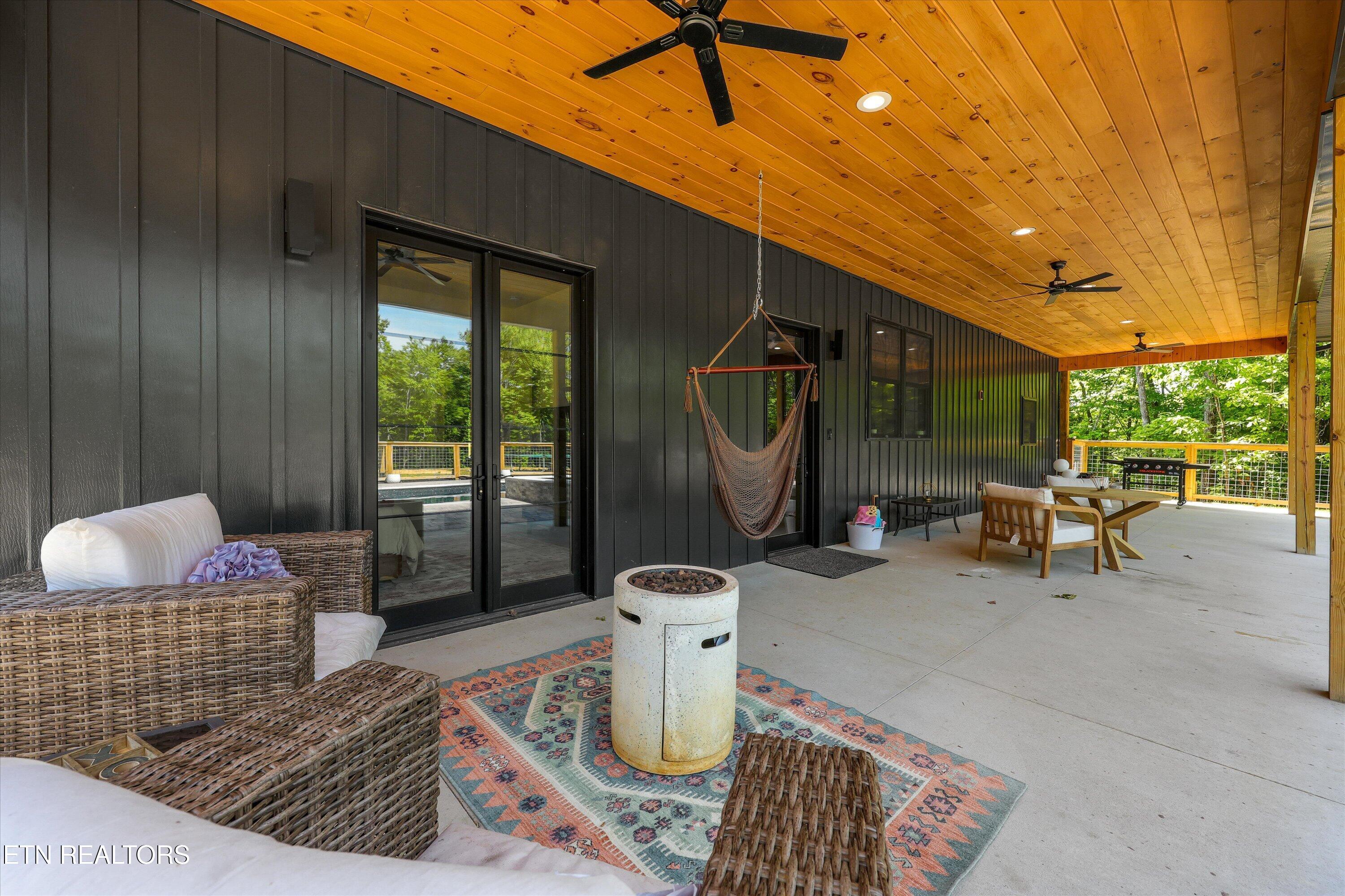 529 Travellers Way Lenoir City TN 37771